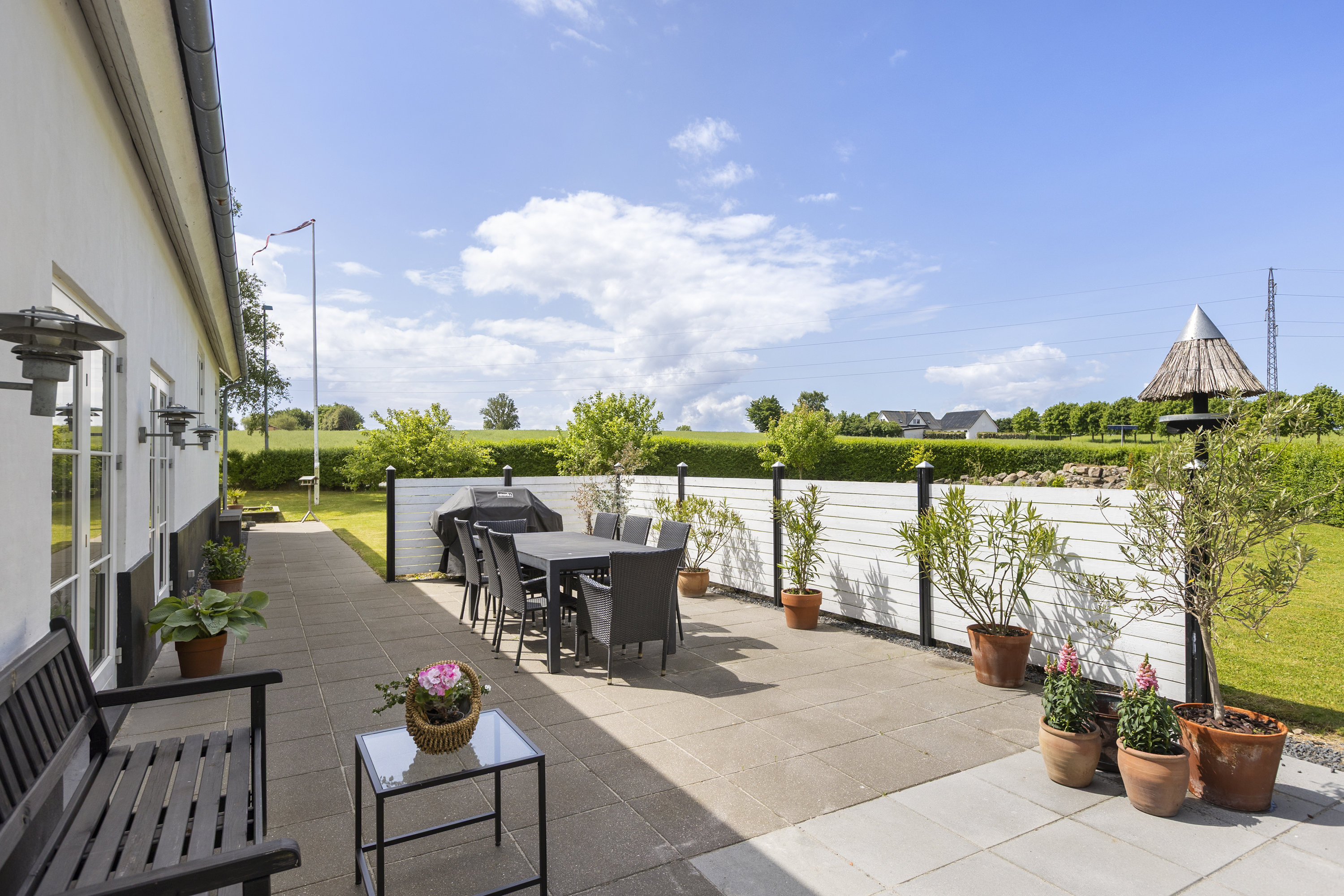 Fremhævet terrasse billede i fuldskærmstilstand. Billede af Møllevangen 11, Rørby, 4400 Kalundborg