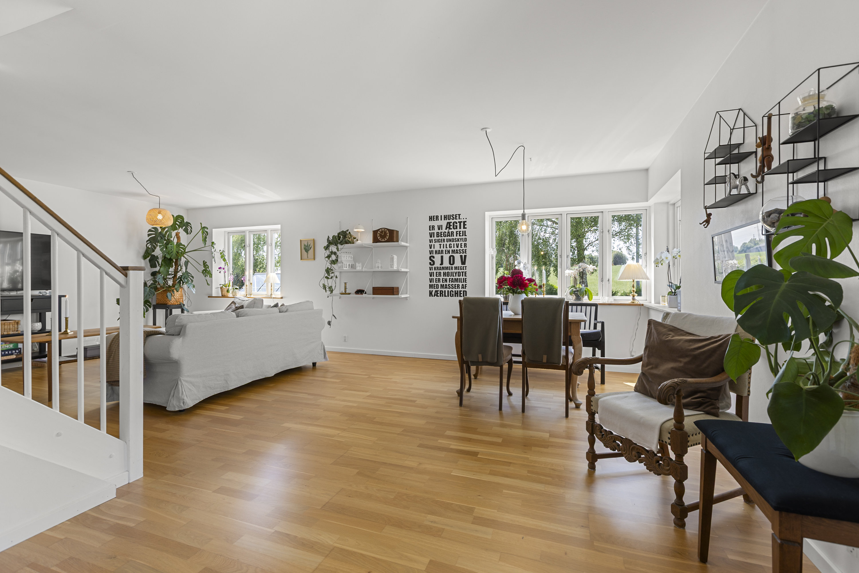 Fremhævet stue billede i fuldskærmstilstand. Billede af Møllevangen 11, Rørby, 4400 Kalundborg