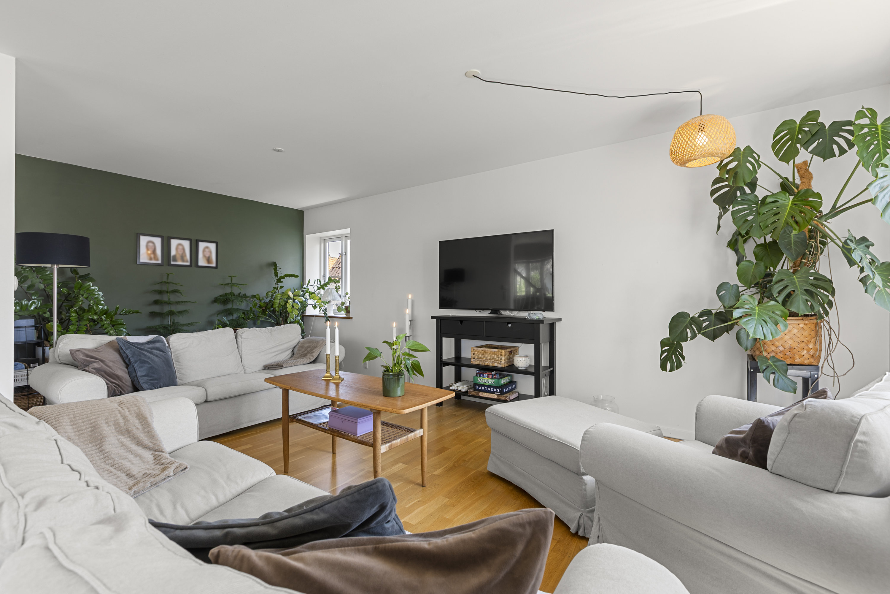 Fremhævet stue billede i fuldskærmstilstand. Billede af Møllevangen 11, Rørby, 4400 Kalundborg