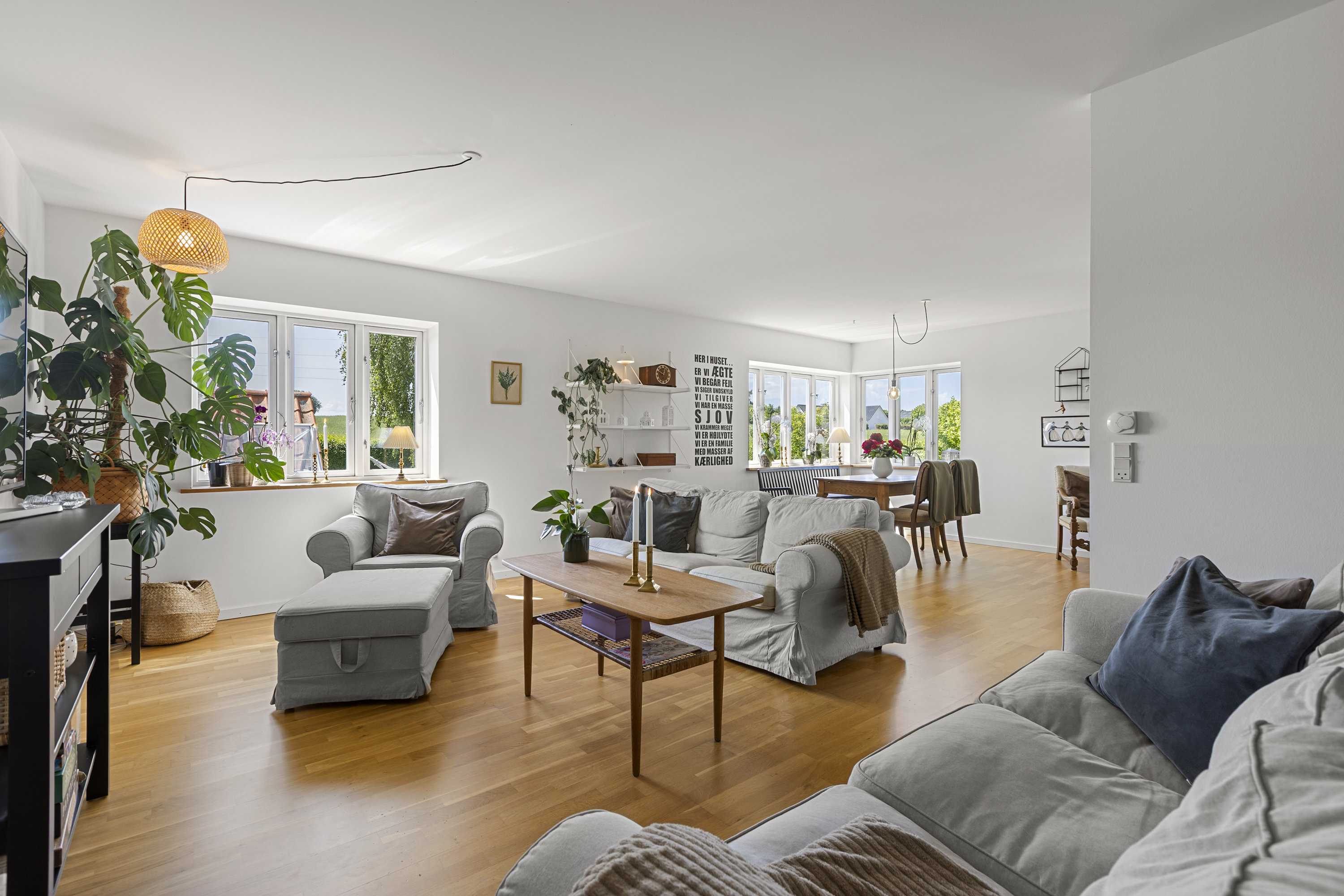 Fremhævet stue billede i fuldskærmstilstand. Billede af Møllevangen 11, Rørby, 4400 Kalundborg