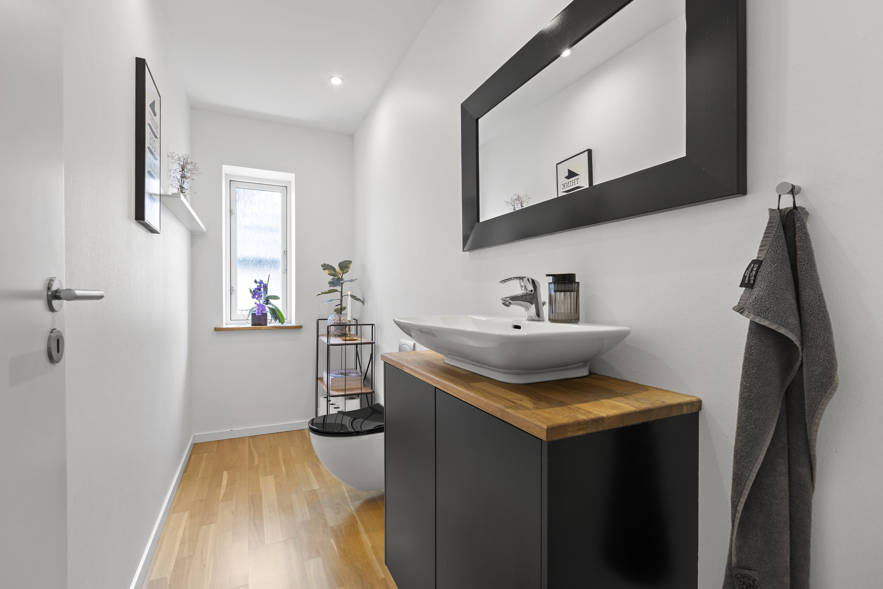 Fremhævet toilet billede i fuldskærmstilstand. Billede af Møllevangen 11, Rørby, 4400 Kalundborg