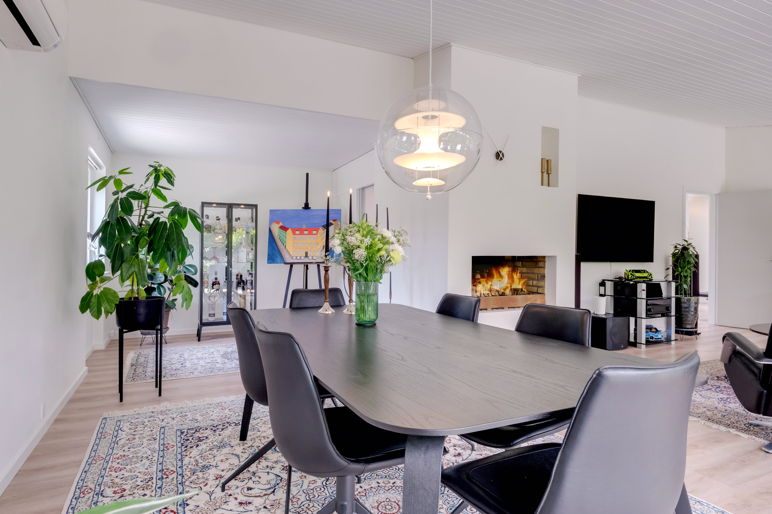 Fremhævet stue billede i fuldskærmstilstand. Billede af Stensgårdvænget 18, 5230 Odense M