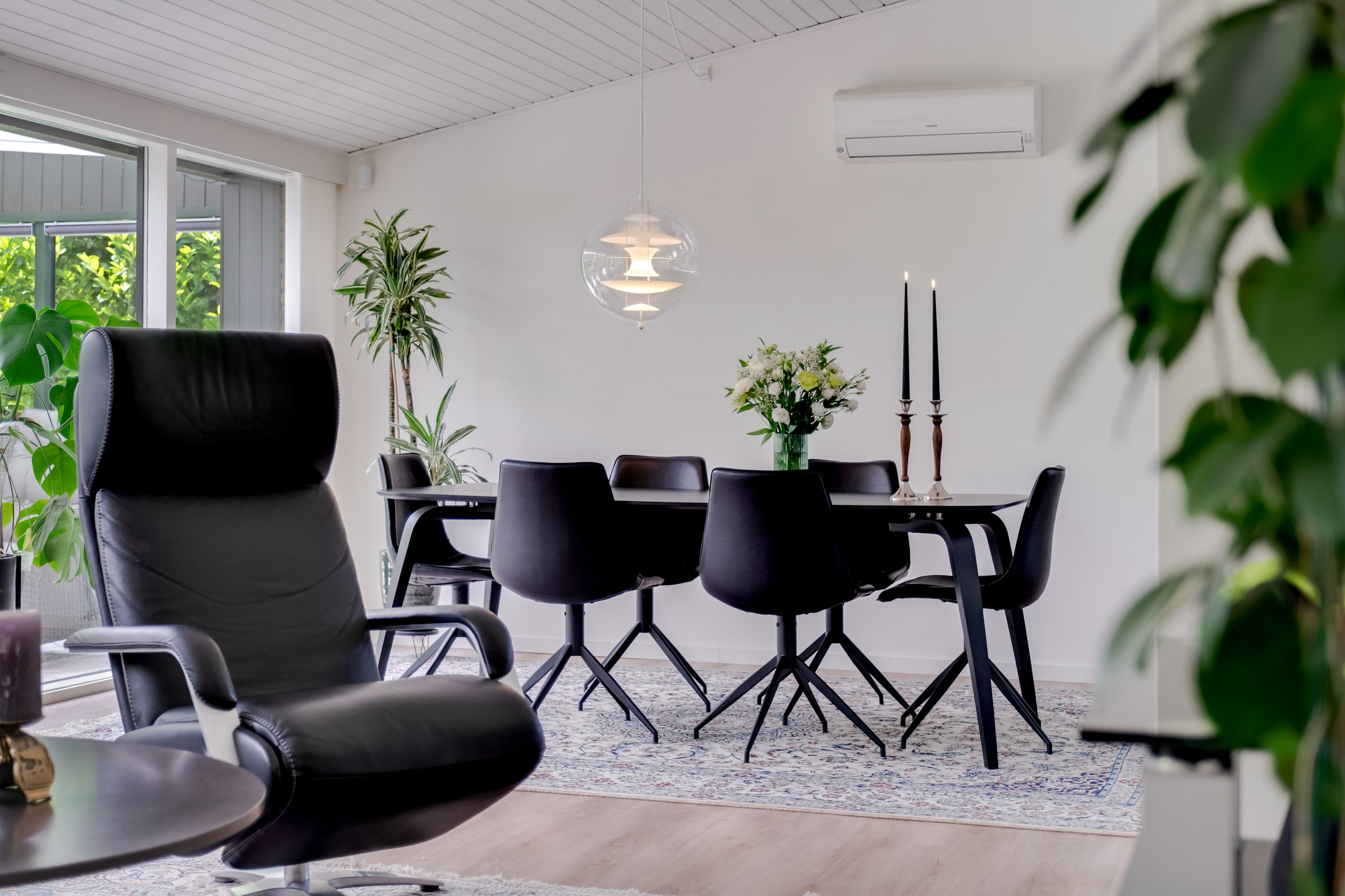 Fremhævet stue billede i fuldskærmstilstand. Billede af Stensgårdvænget 18, 5230 Odense M