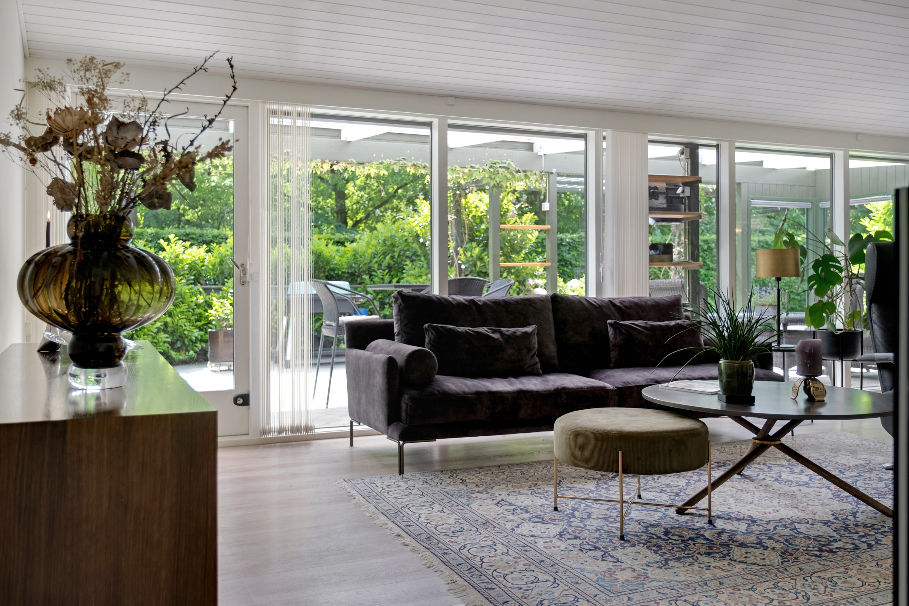 Fremhævet stue billede i fuldskærmstilstand. Billede af Stensgårdvænget 18, 5230 Odense M