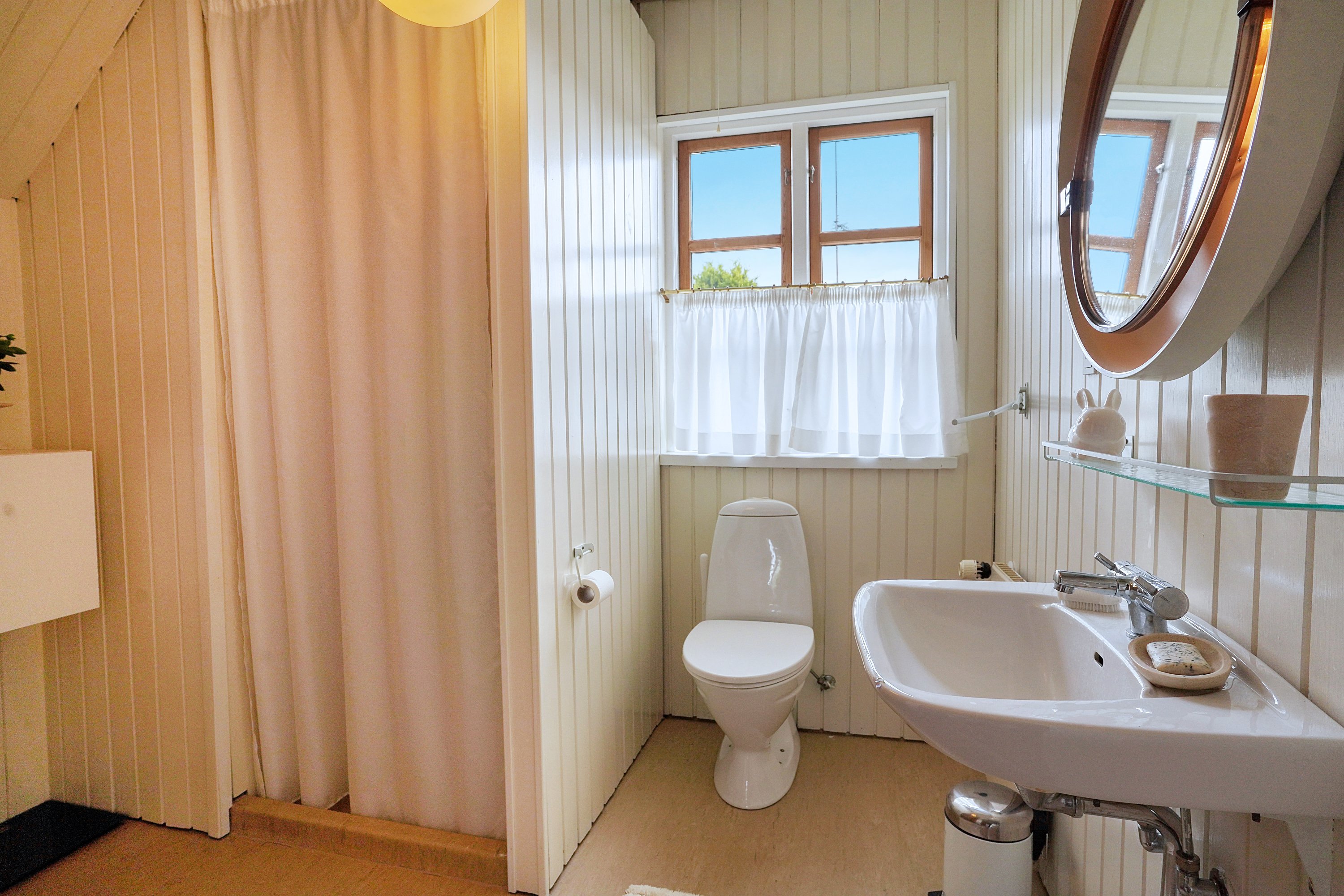 Fremhævet badeværelse billede i fuldskærmstilstand. Billede af Gydeparken 8, Esbønderup, 3230 Græsted