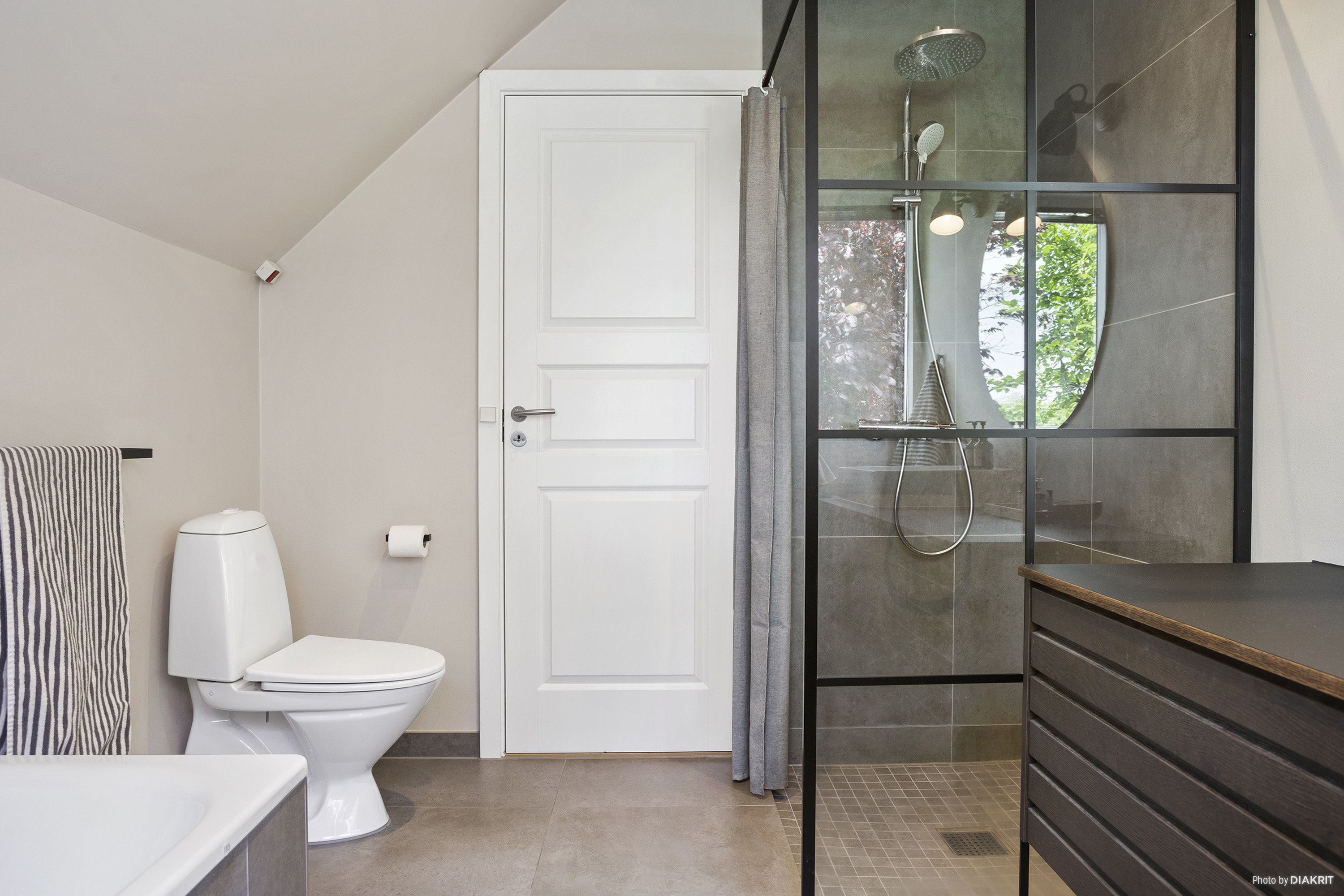 Fremhævet badeværelse billede i fuldskærmstilstand. Billede af Dybvadvej 2, 4600 Køge