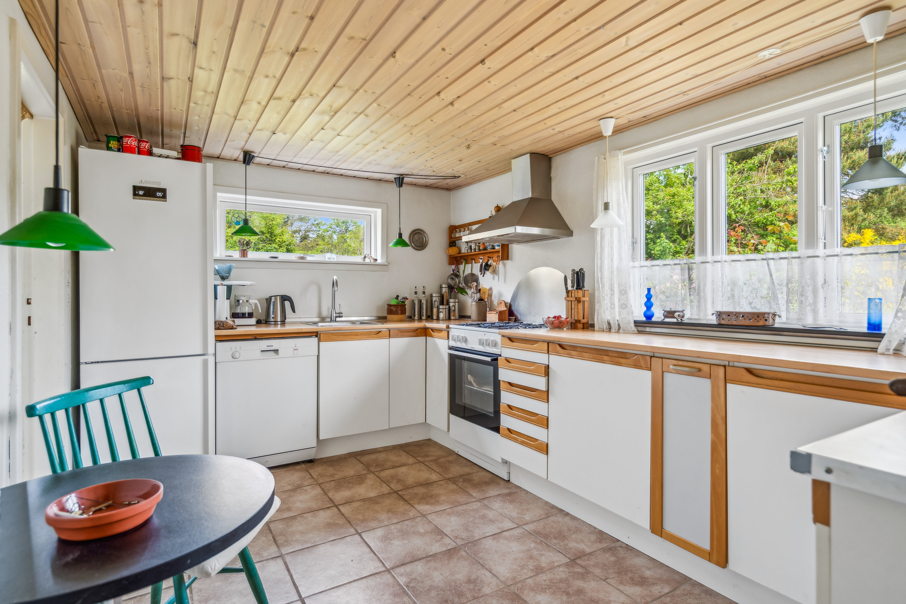 Fremhævet køkken billede i fuldskærmstilstand. Billede af Østerbyvejen 78, Østerby, 9940 Læsø