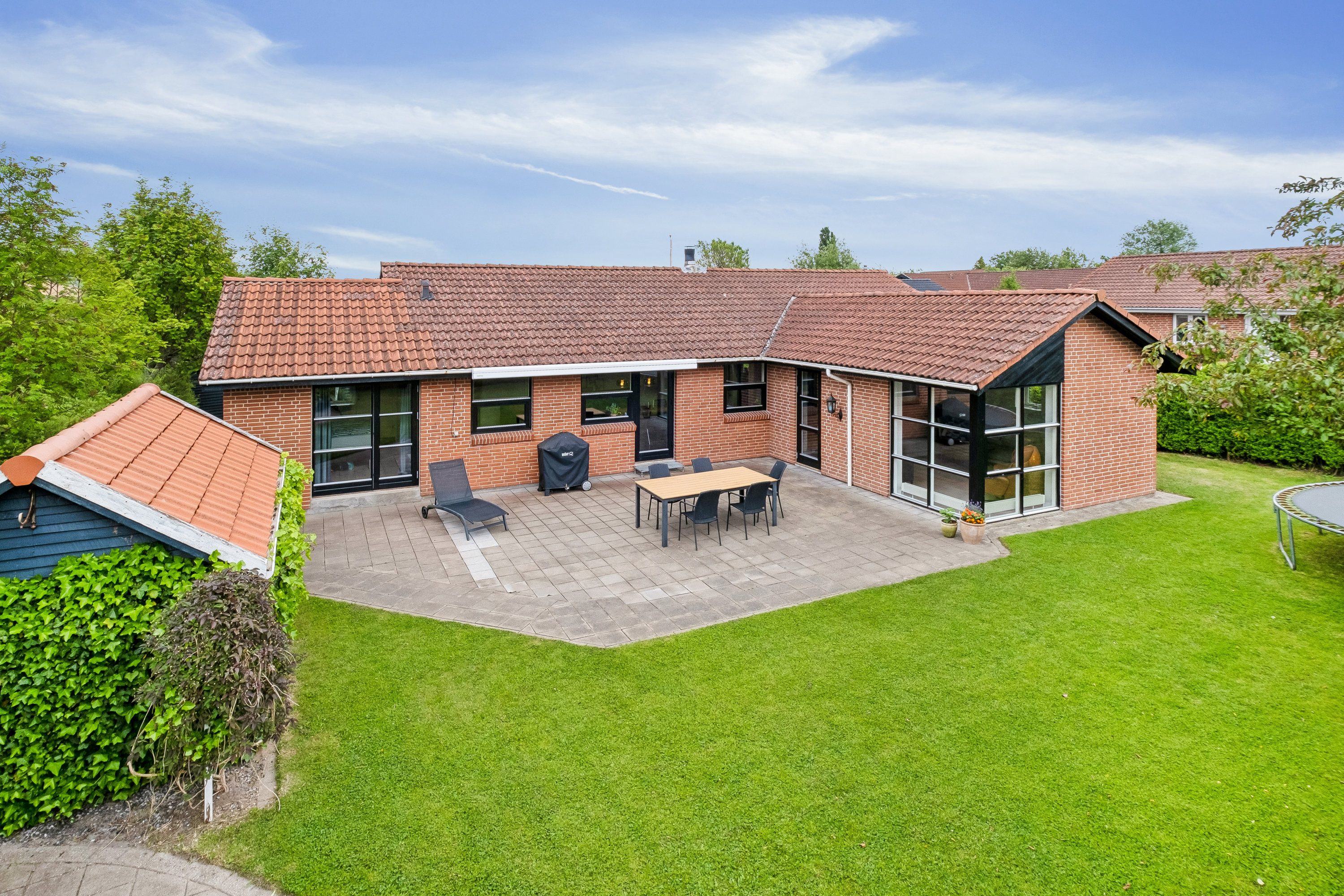 Fremhævet ejendommen fra haven billede i fuldskærmstilstand. Billede af Charlotteparken 59, Stensballe, 8700 Horsens