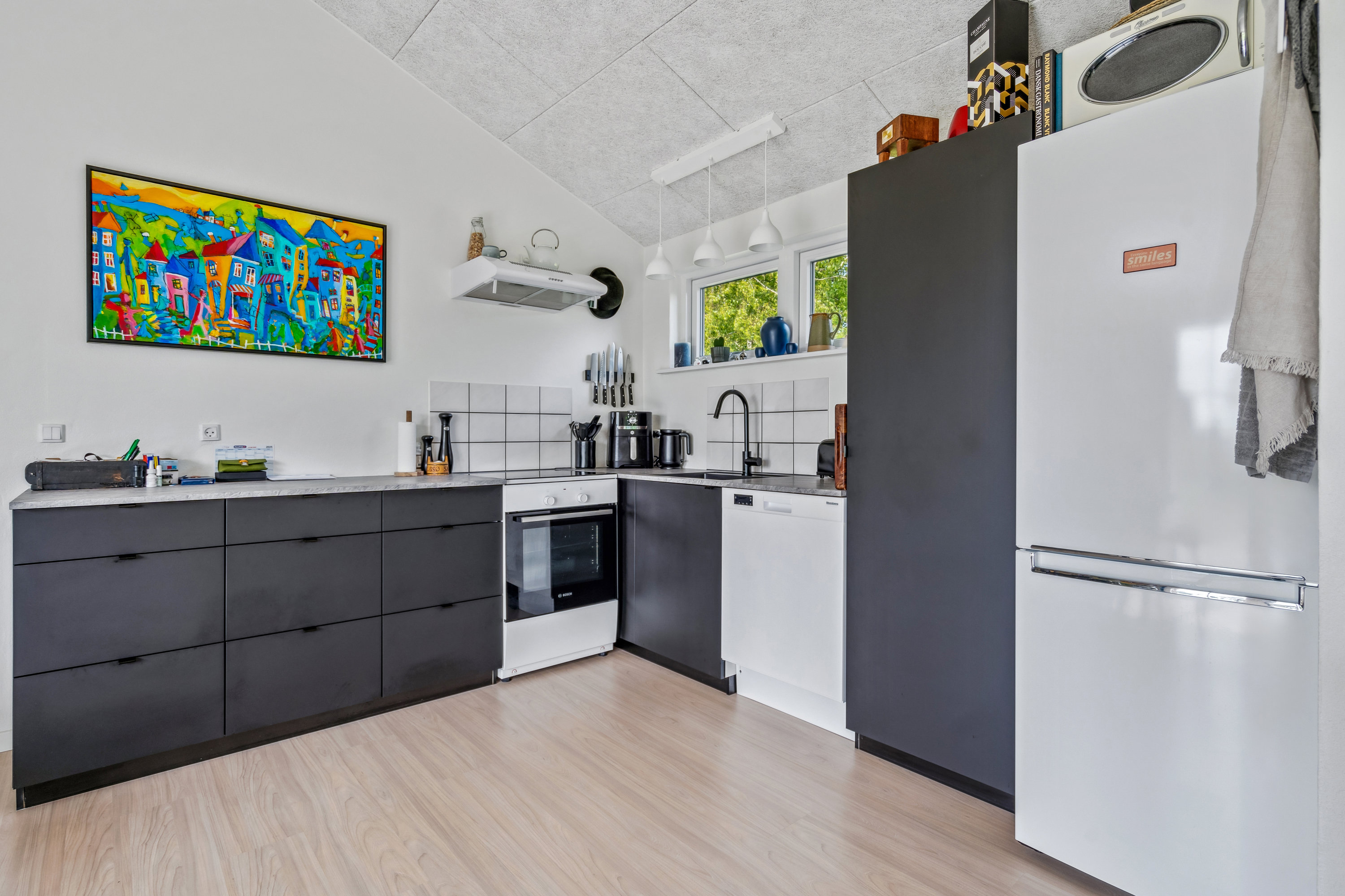 Fremhævet køkken billede i fuldskærmstilstand. Billede af Østerbyvejen 62, Østerby, 9940 Læsø