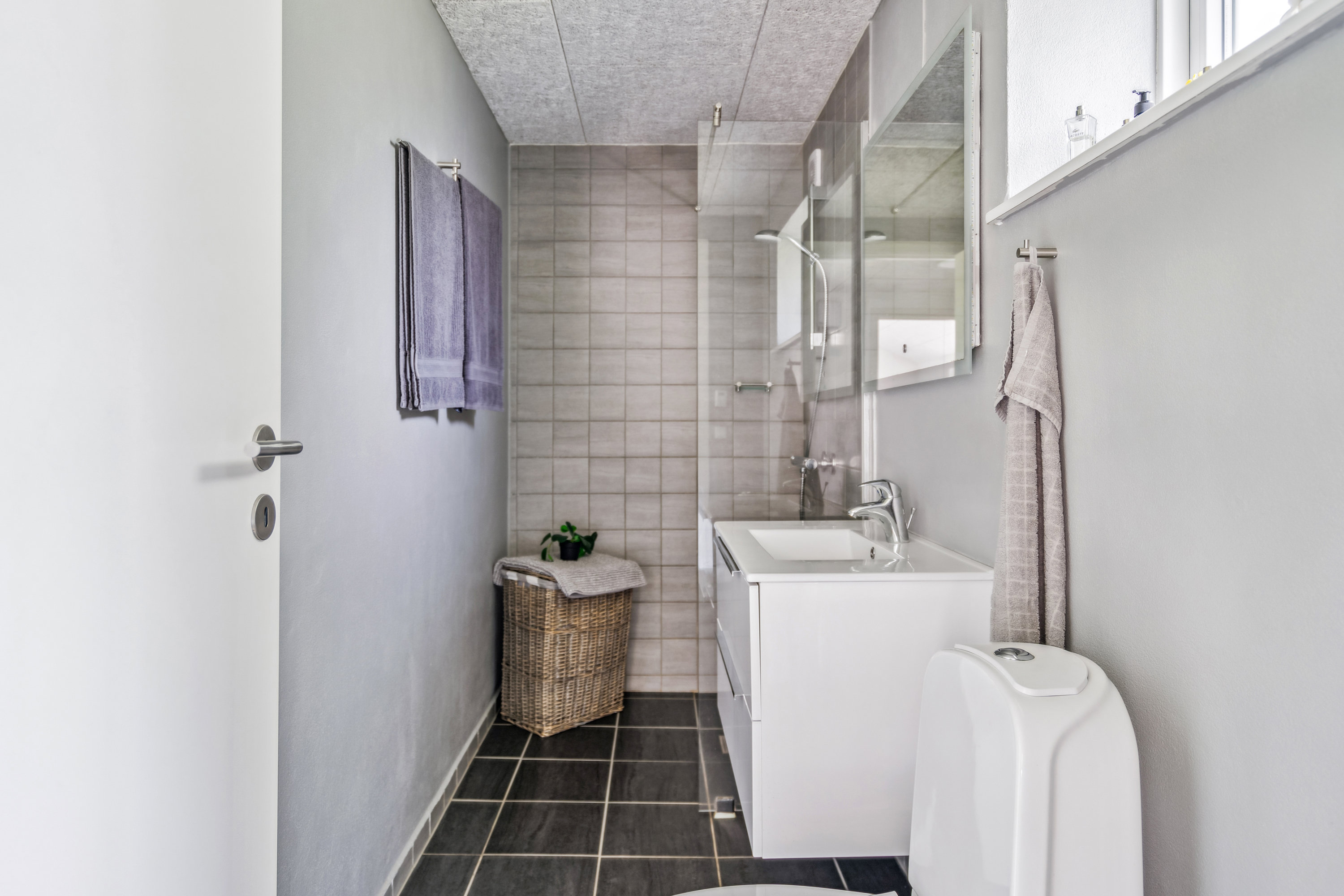 Fremhævet badeværelse billede i fuldskærmstilstand. Billede af Østerbyvejen 62, Østerby, 9940 Læsø