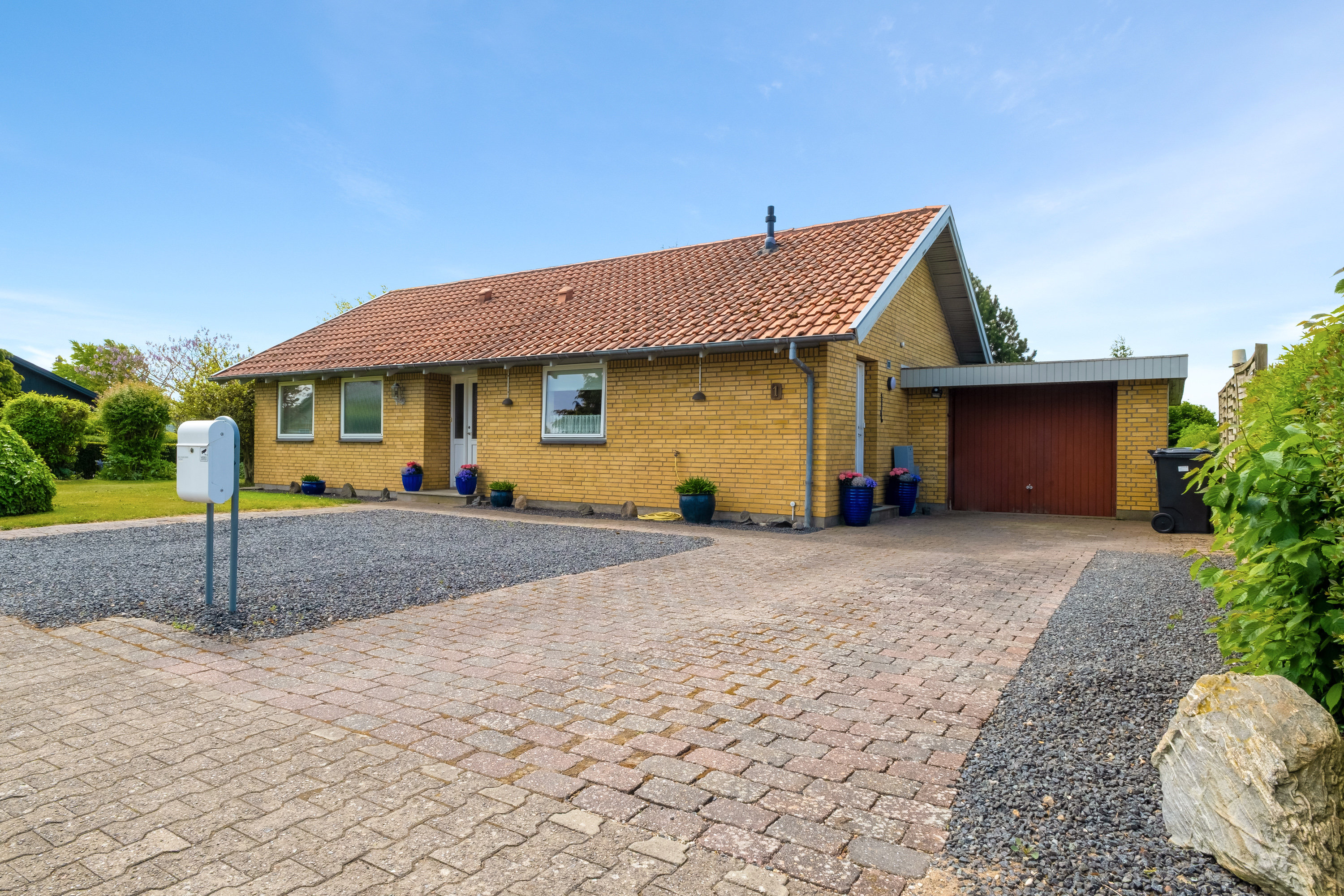 Fremhævet facade billede i fuldskærmstilstand. Billede af Broholmvej 1, Allested-Vejle, 5672 Broby