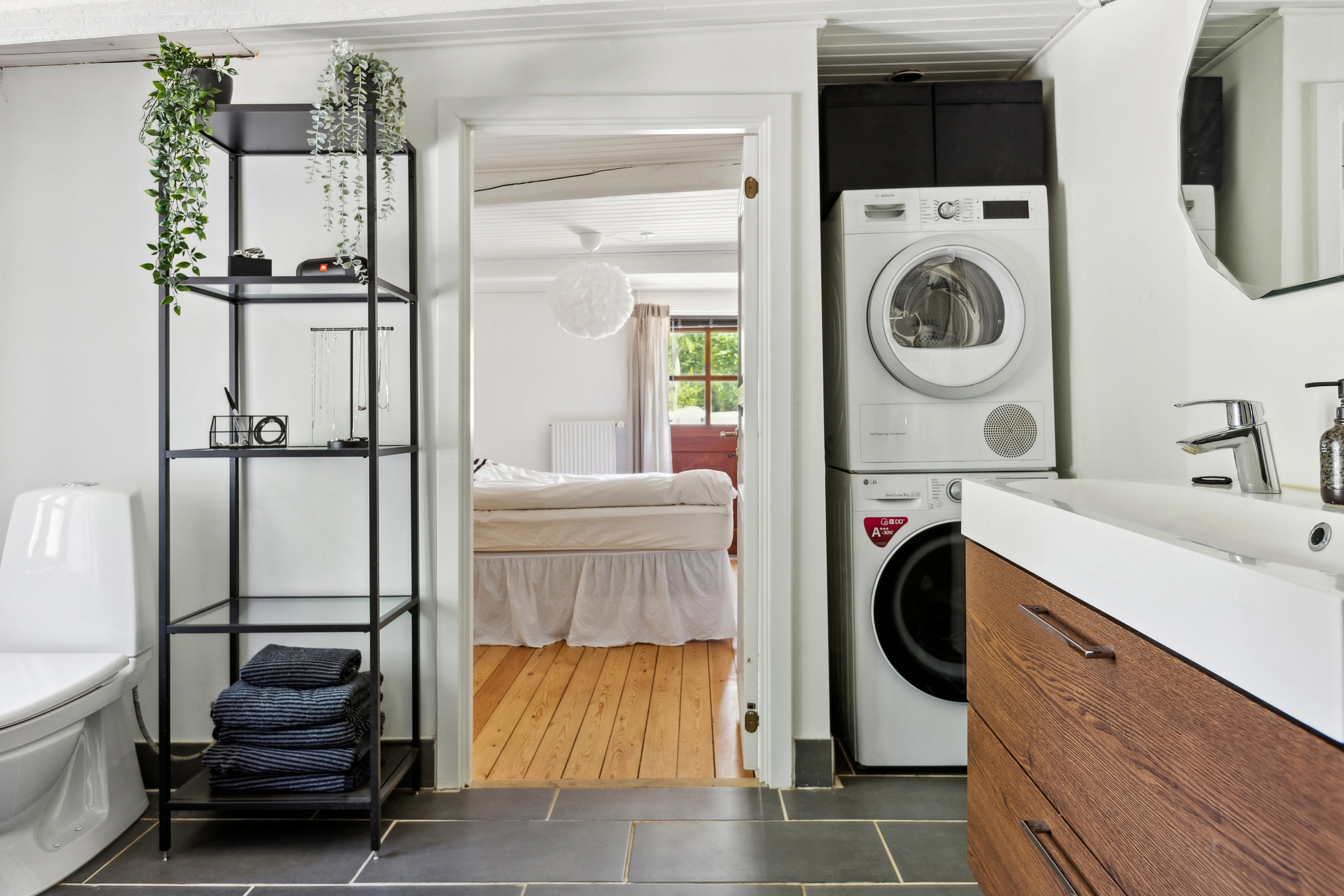 Fremhævet badeværelse billede i fuldskærmstilstand. Billede af Lamdrupvej 7, 5854 Gislev