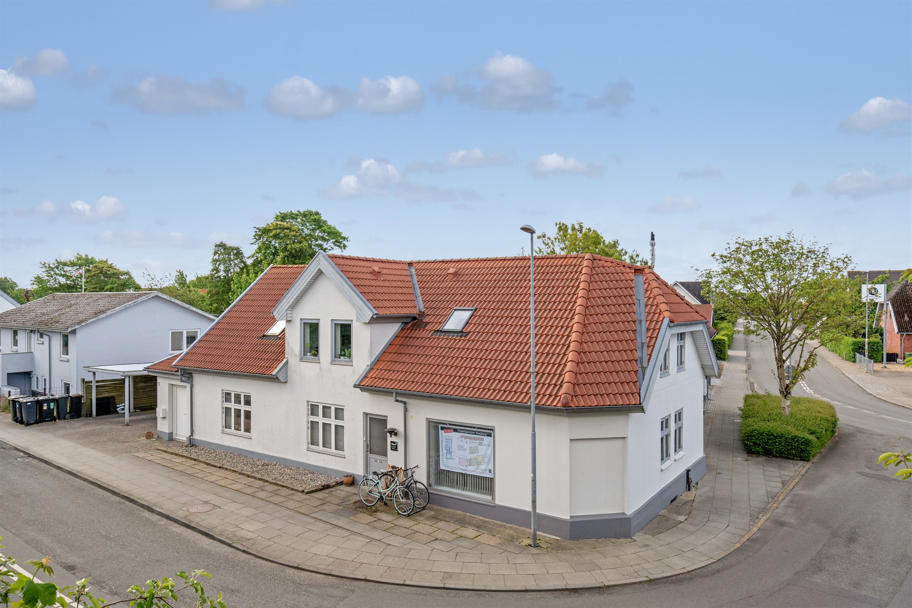 Fremhævet ejendommen billede i fuldskærmstilstand. Billede af Tjæreborg Stationsvej 1, 6731 Tjæreborg