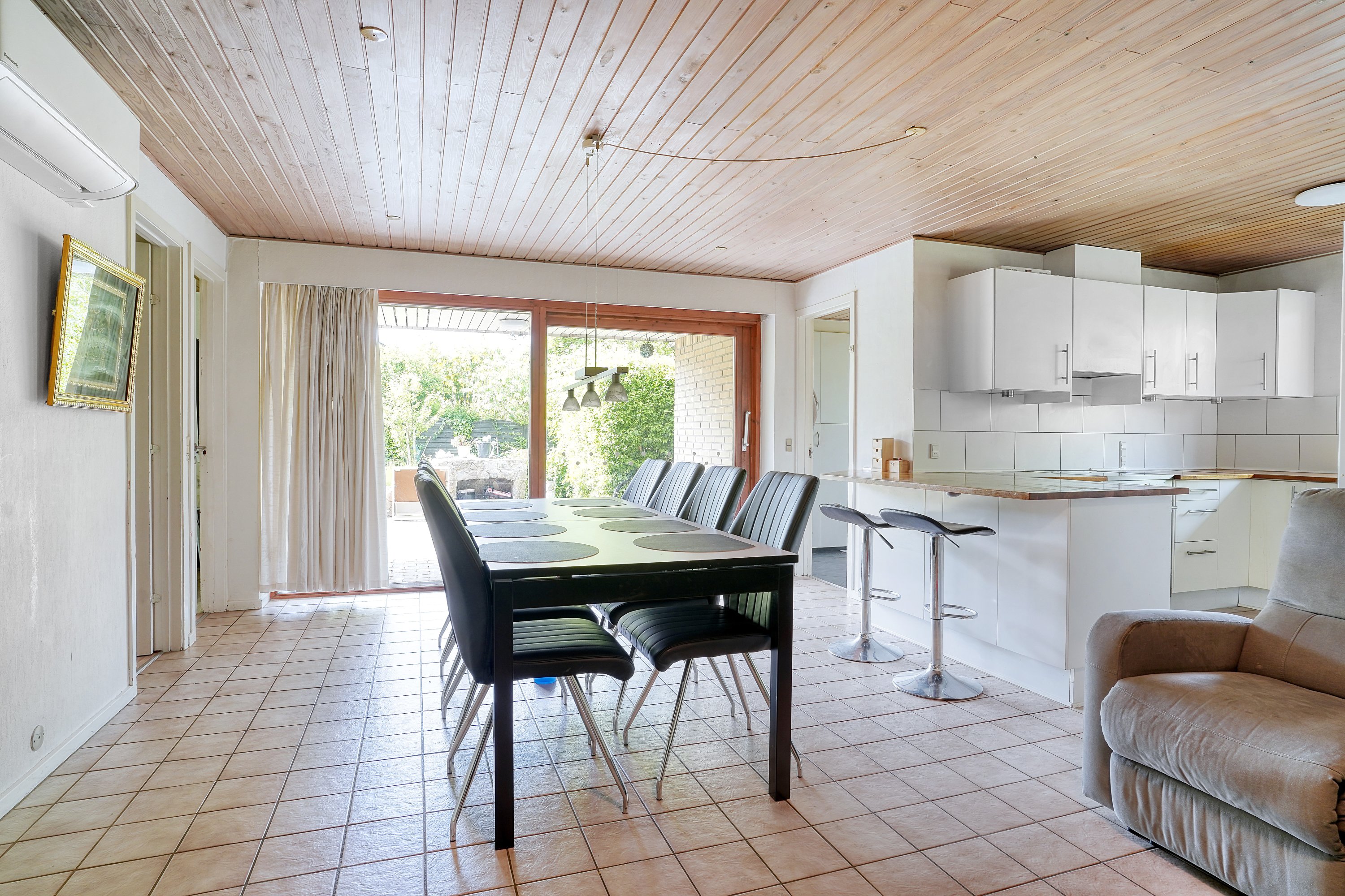 Fremhævet spisestue billede i fuldskærmstilstand. Billede af Slåenvangen 5, Munkerup, 3120 Dronningmølle