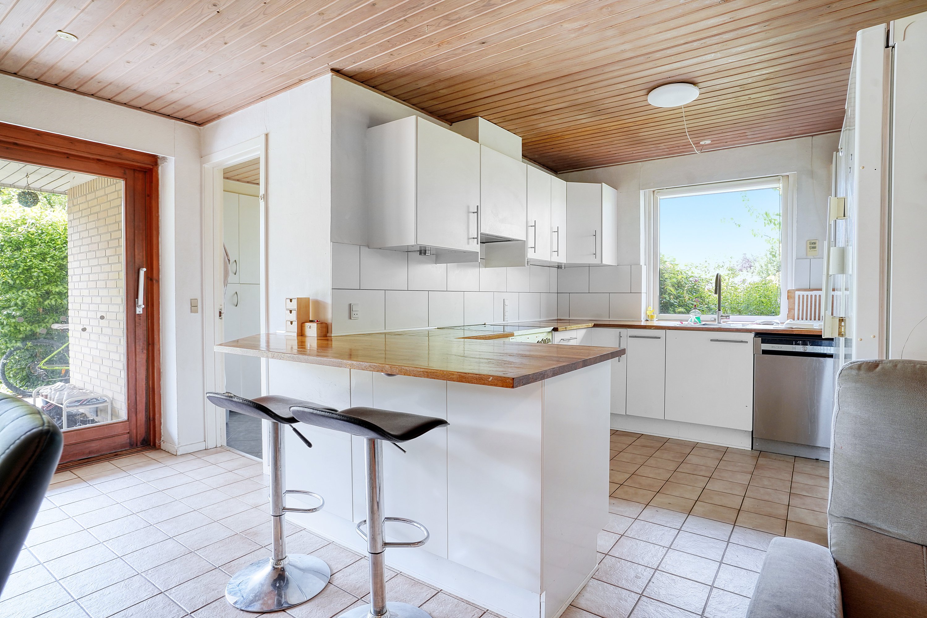 Fremhævet køkken billede i fuldskærmstilstand. Billede af Slåenvangen 5, Munkerup, 3120 Dronningmølle