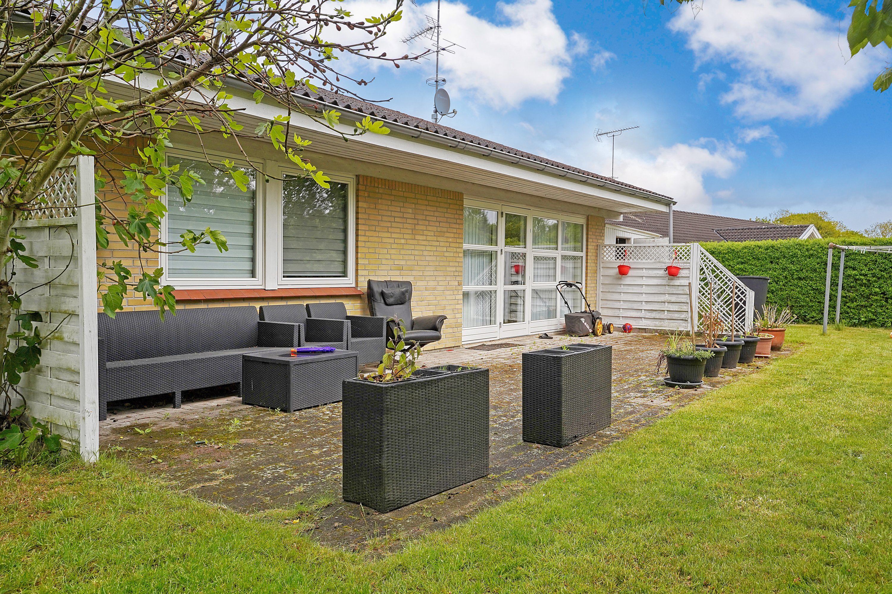 Fremhævet terrasse billede i fuldskærmstilstand. Billede af Slåenvangen 5, Munkerup, 3120 Dronningmølle