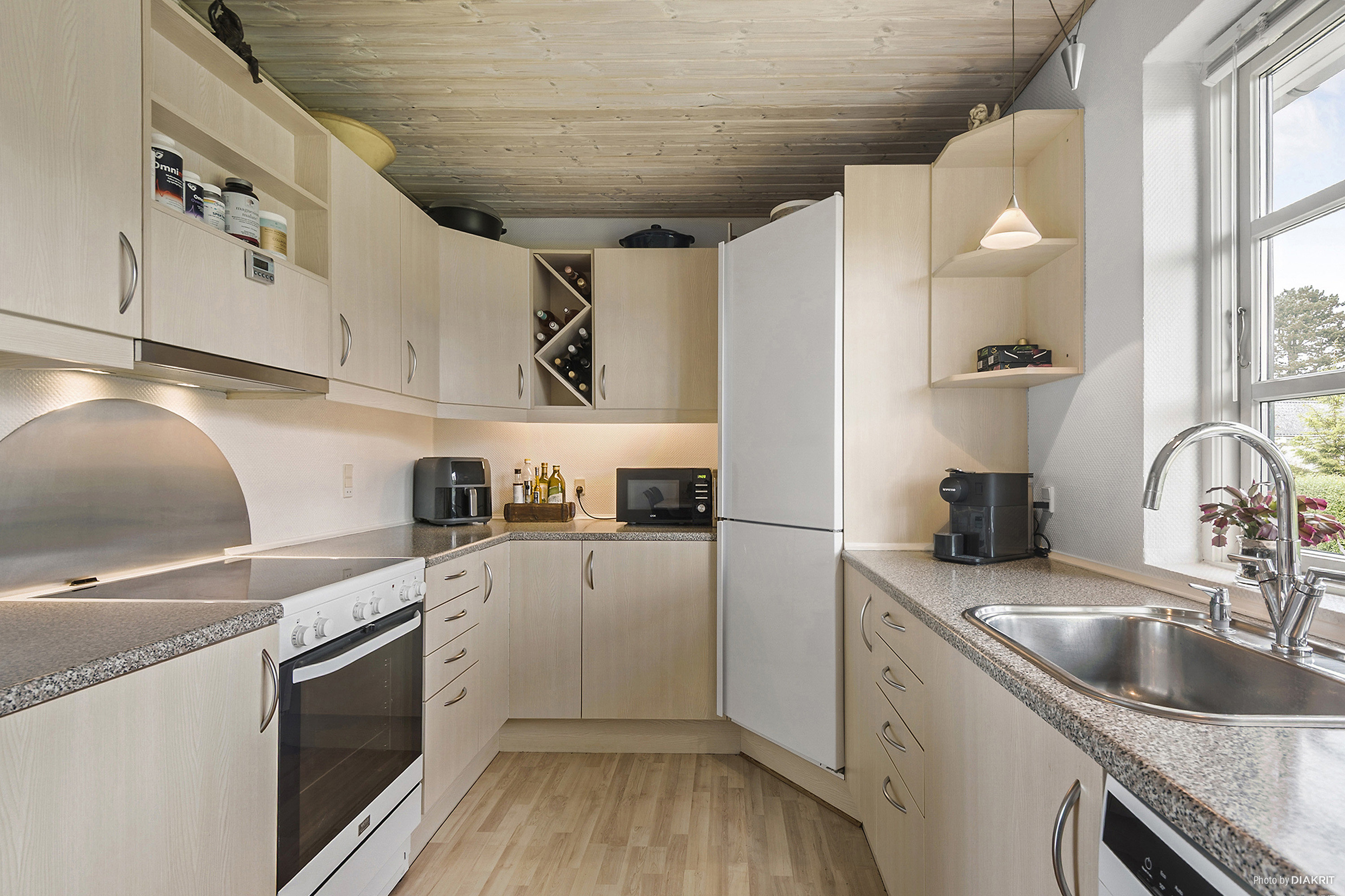 Fremhævet køkken billede i fuldskærmstilstand. Billede af Engvangsvej 100, Strøby Egede, 4600 Køge