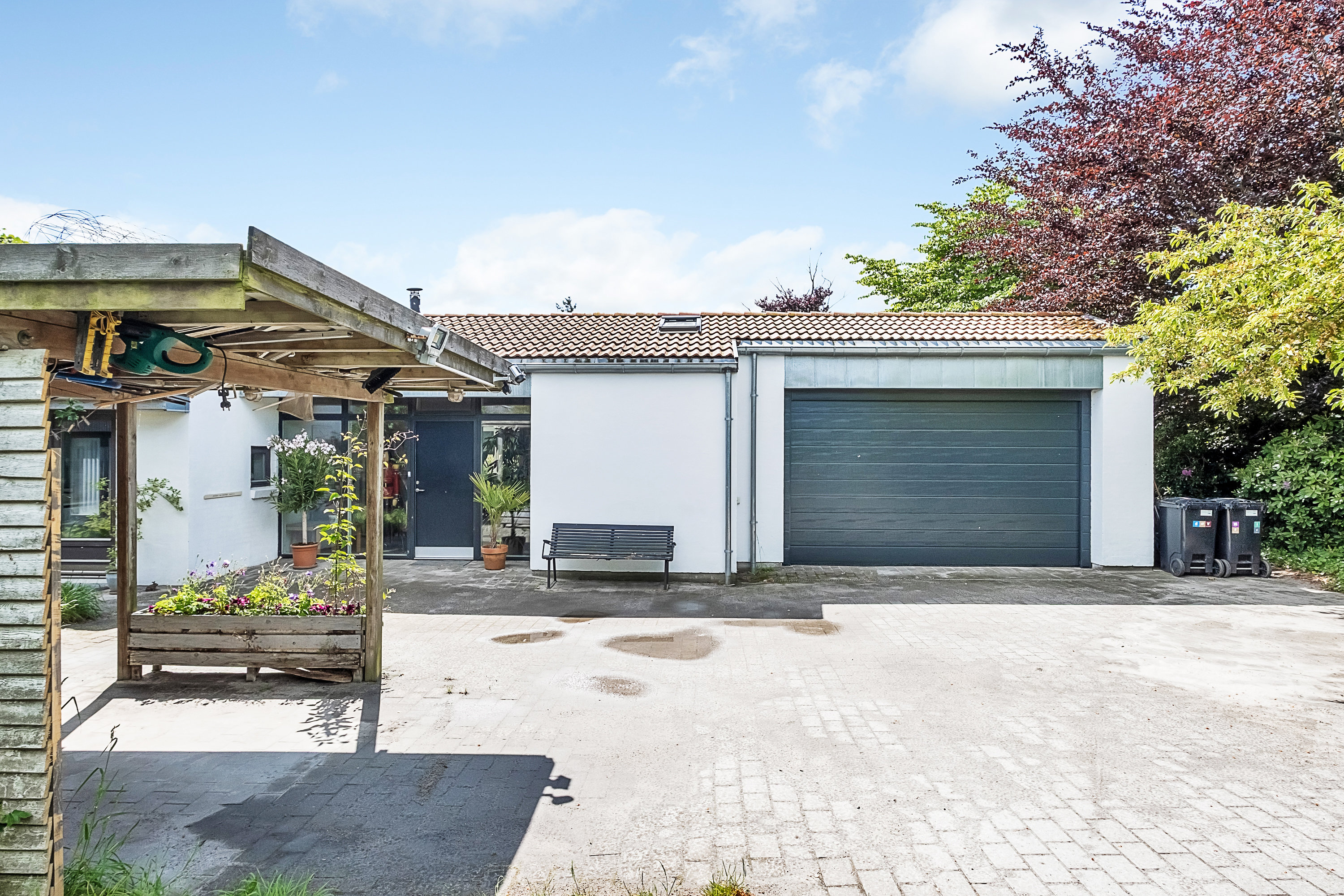 Fremhævet facade billede i fuldskærmstilstand. Billede af Strandvangsvej 116, 8250 Egå