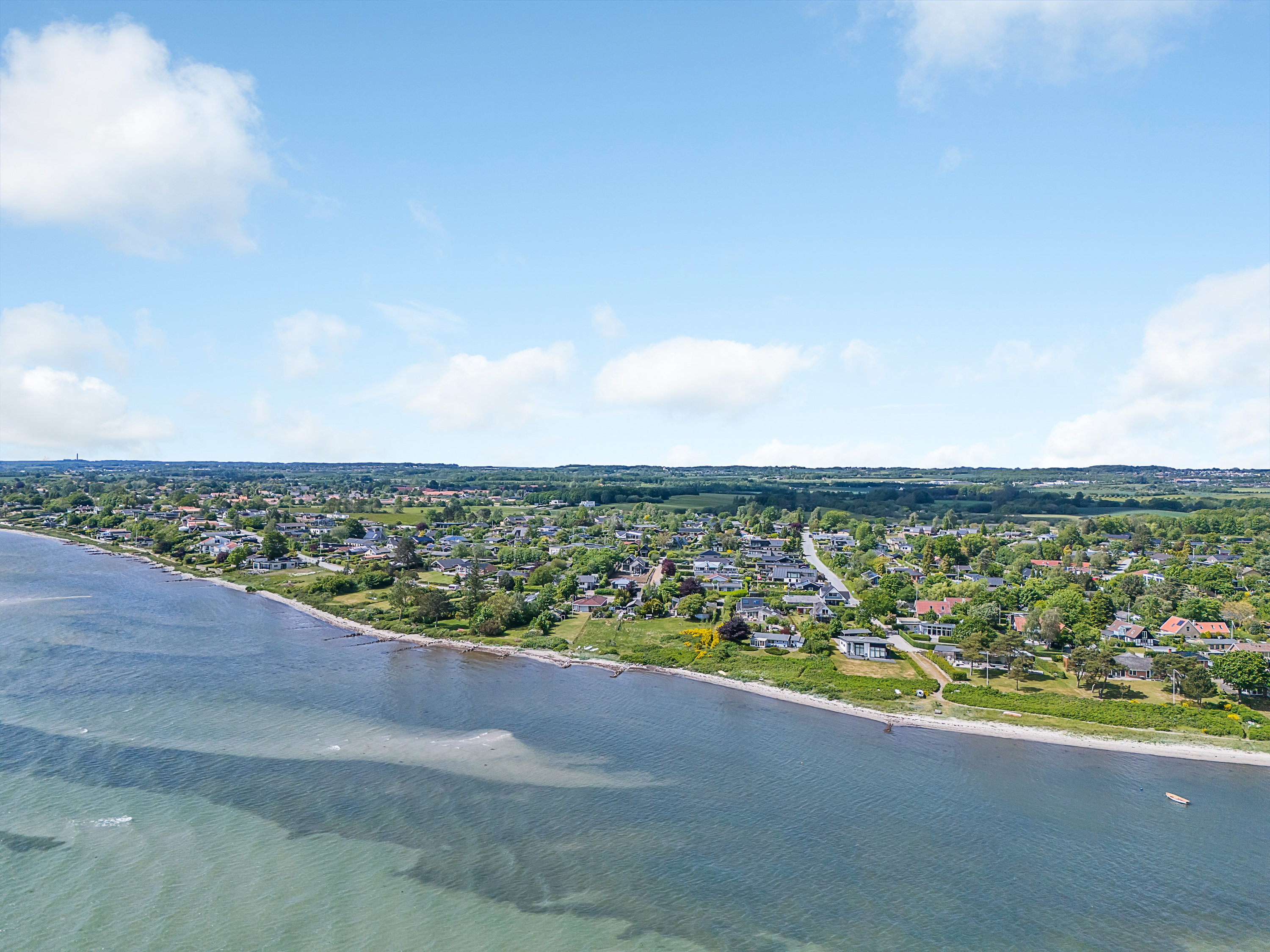 Fremhævet luftfoto billede i fuldskærmstilstand. Billede af Strandvangsvej 116, 8250 Egå