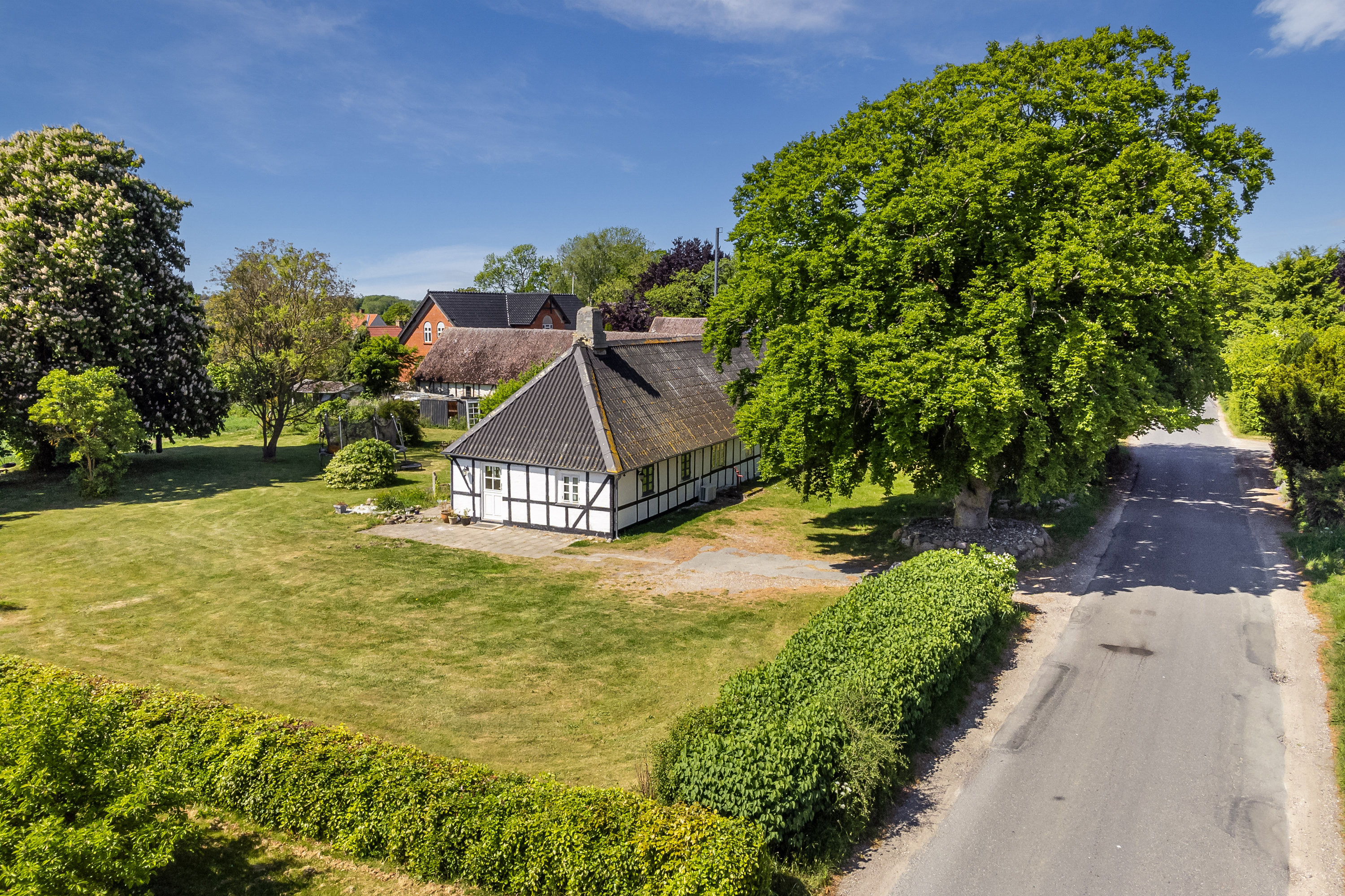 Fremhævet facade billede i fuldskærmstilstand. Billede af Juelsbergvej 4, Juelsberg, 5800 Nyborg