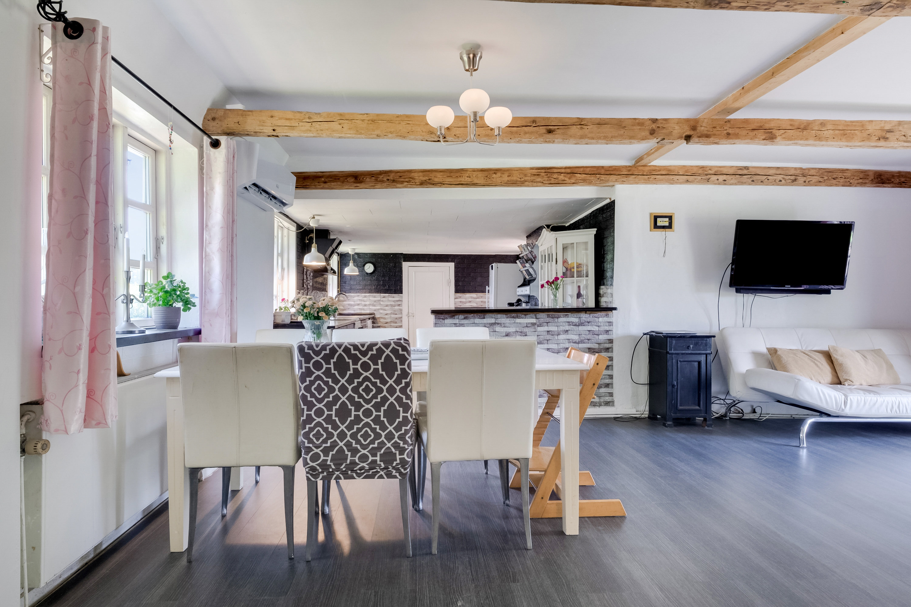 Fremhævet stue billede i fuldskærmstilstand. Billede af Juelsbergvej 4, Juelsberg, 5800 Nyborg