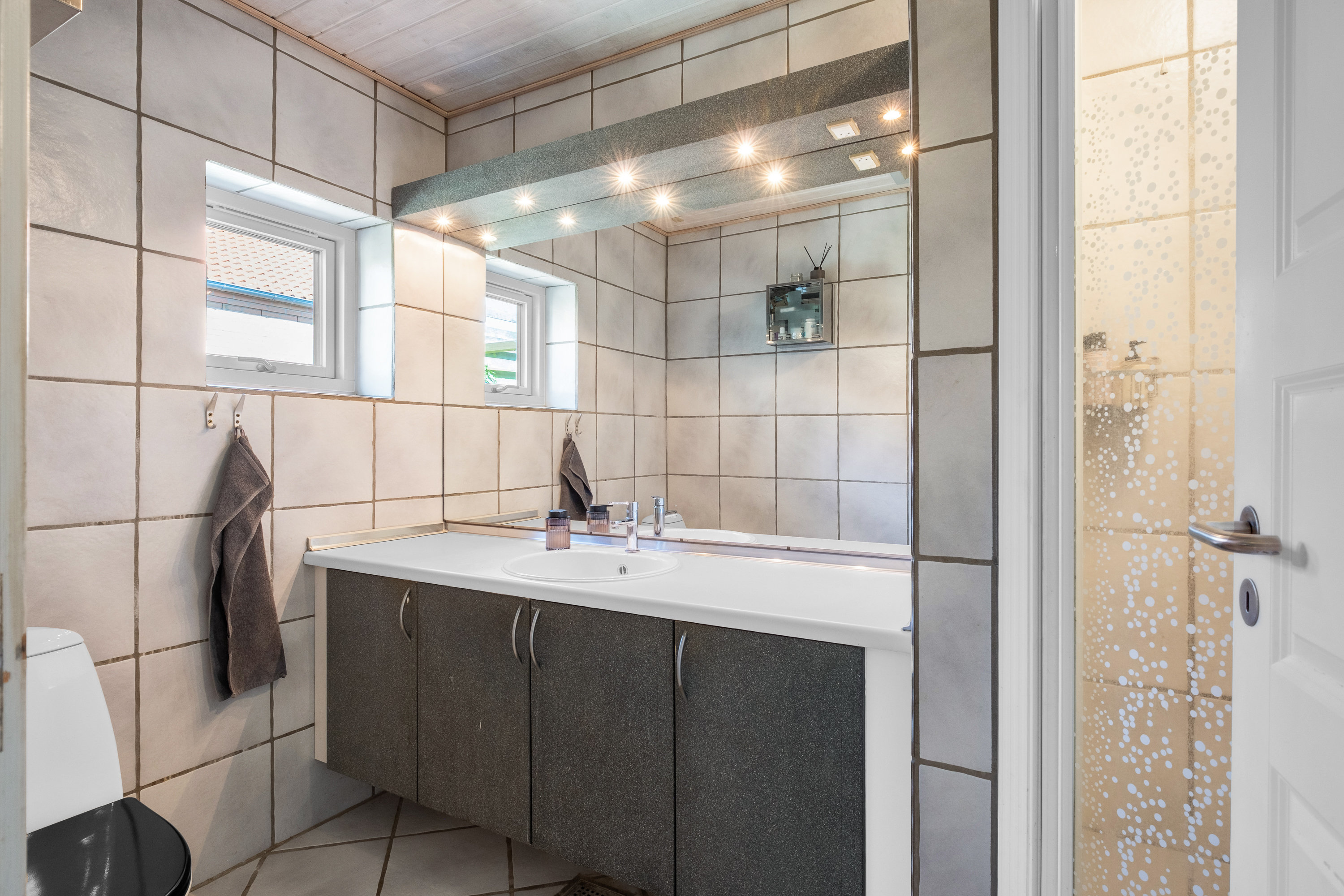 Fremhævet badeværelse billede i fuldskærmstilstand. Billede af Solvænget 1B, Løgten, 8541 Skødstrup