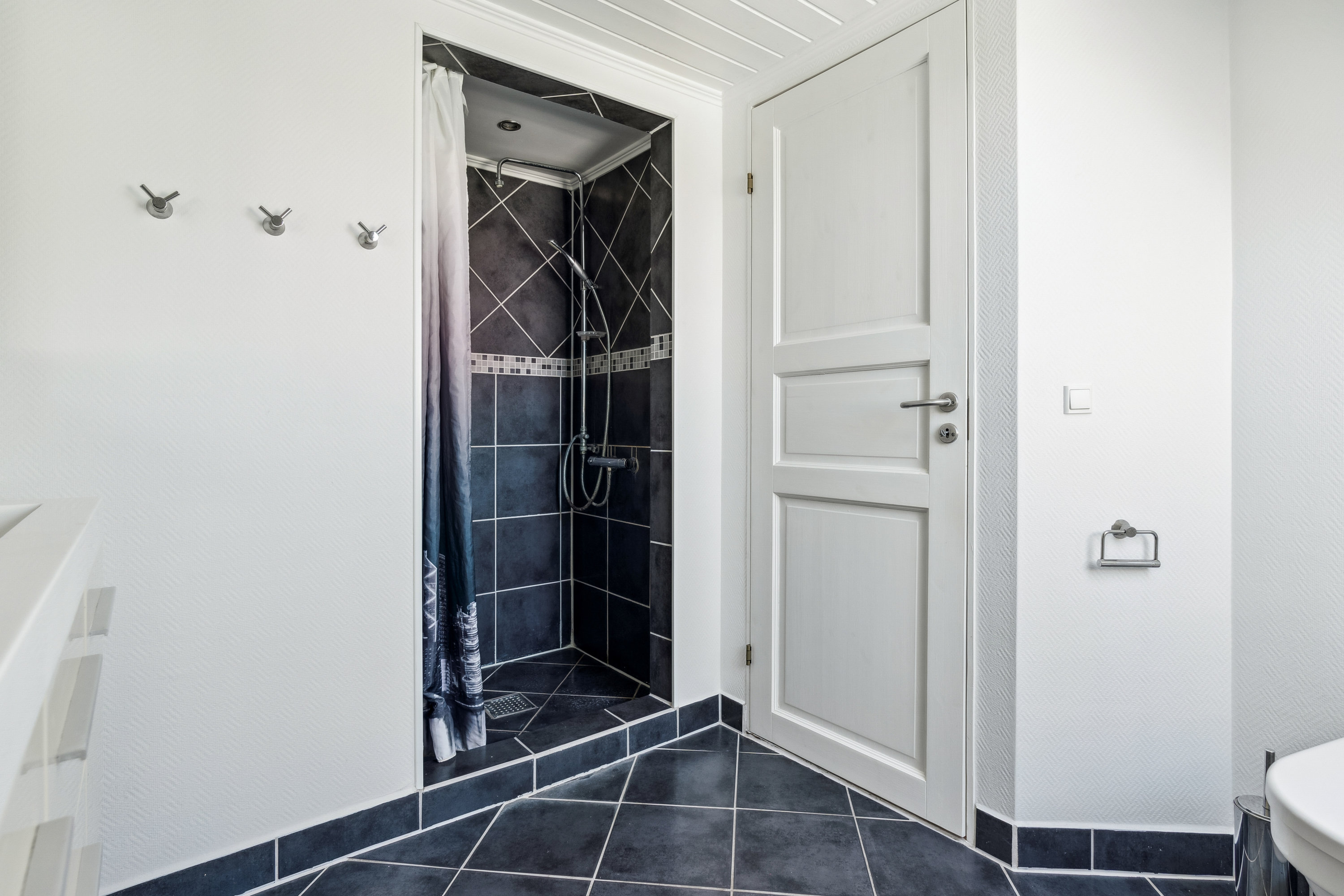 Fremhævet badeværelse billede i fuldskærmstilstand. Billede af Dræbyvej 2, 5330 Munkebo