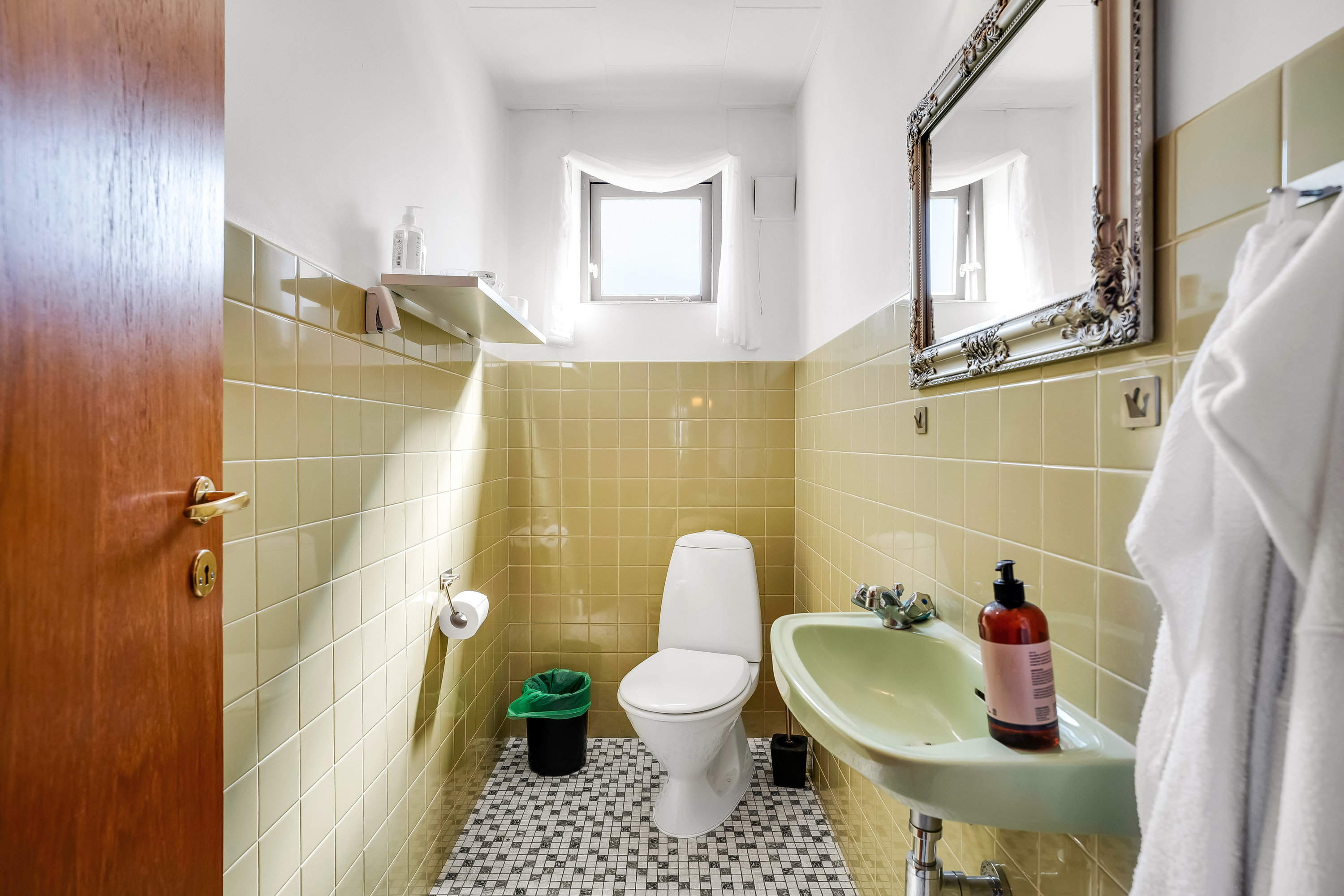 Fremhævet toilet billede i fuldskærmstilstand. Billede af Nymarksvej 32, 4900 Nakskov