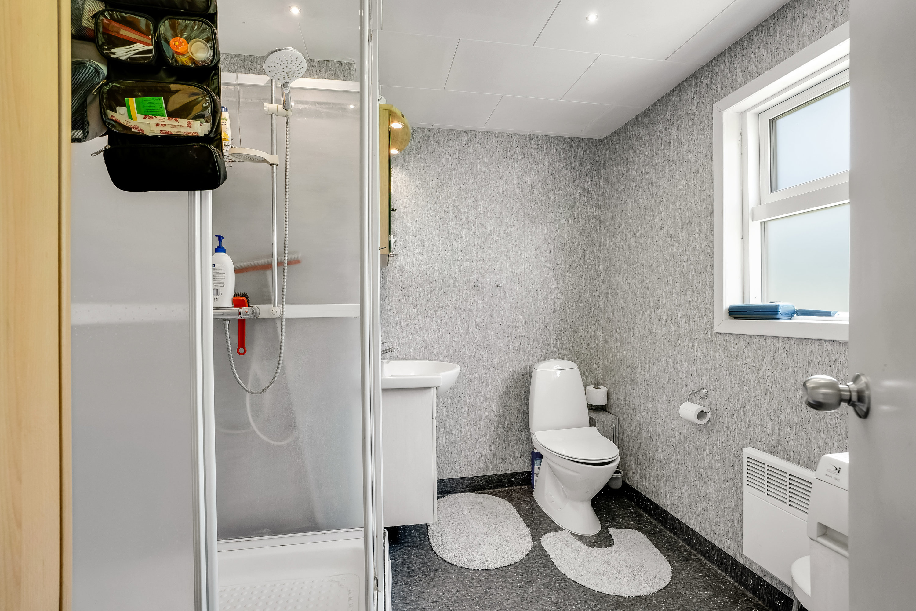 Fremhævet badeværelse billede i fuldskærmstilstand. Billede af Rosenvangen 7, Vesternæs, 4900 Nakskov