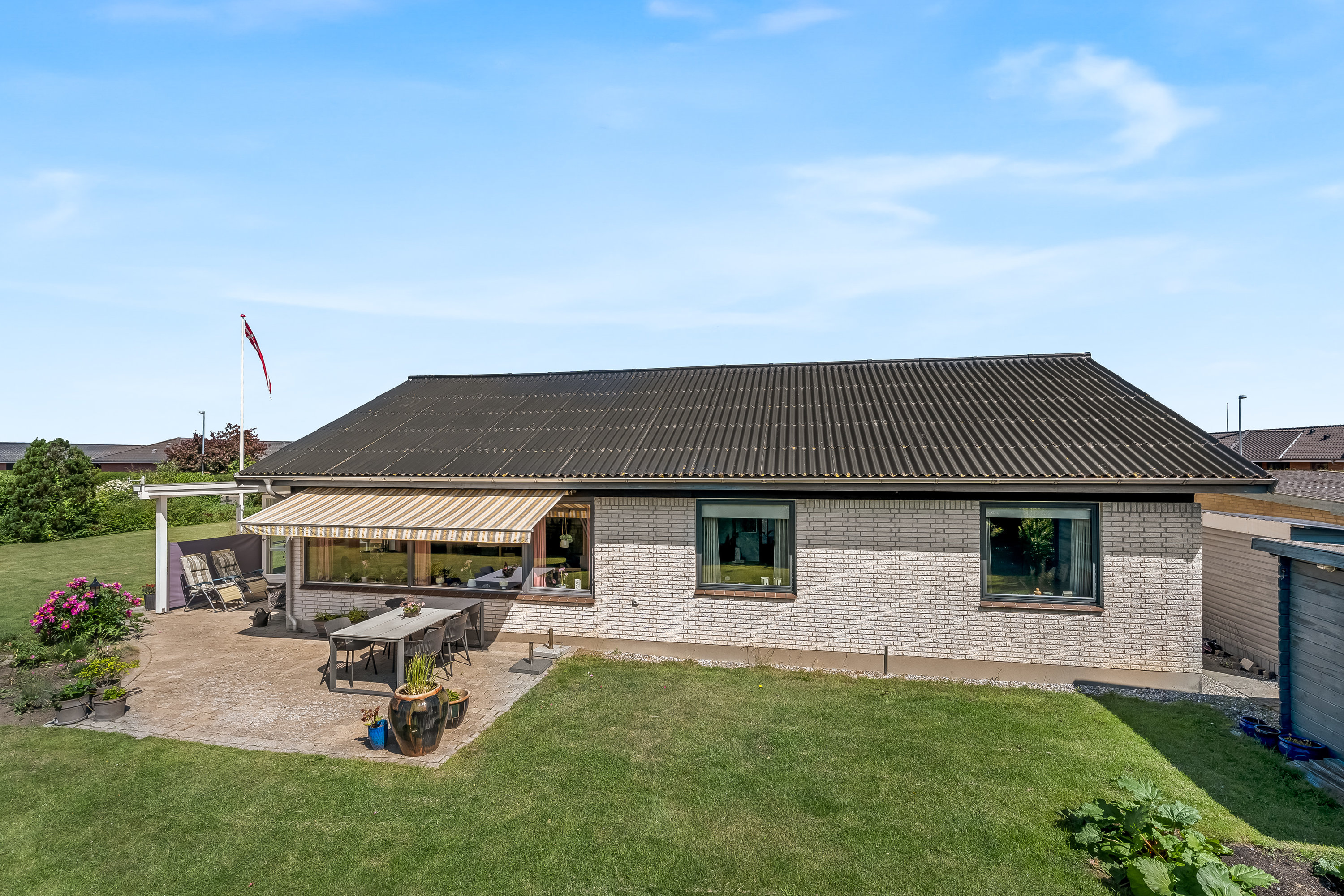 Fremhævet mastefoto billede i fuldskærmstilstand. Billede af Nymarksvej 32, 4900 Nakskov