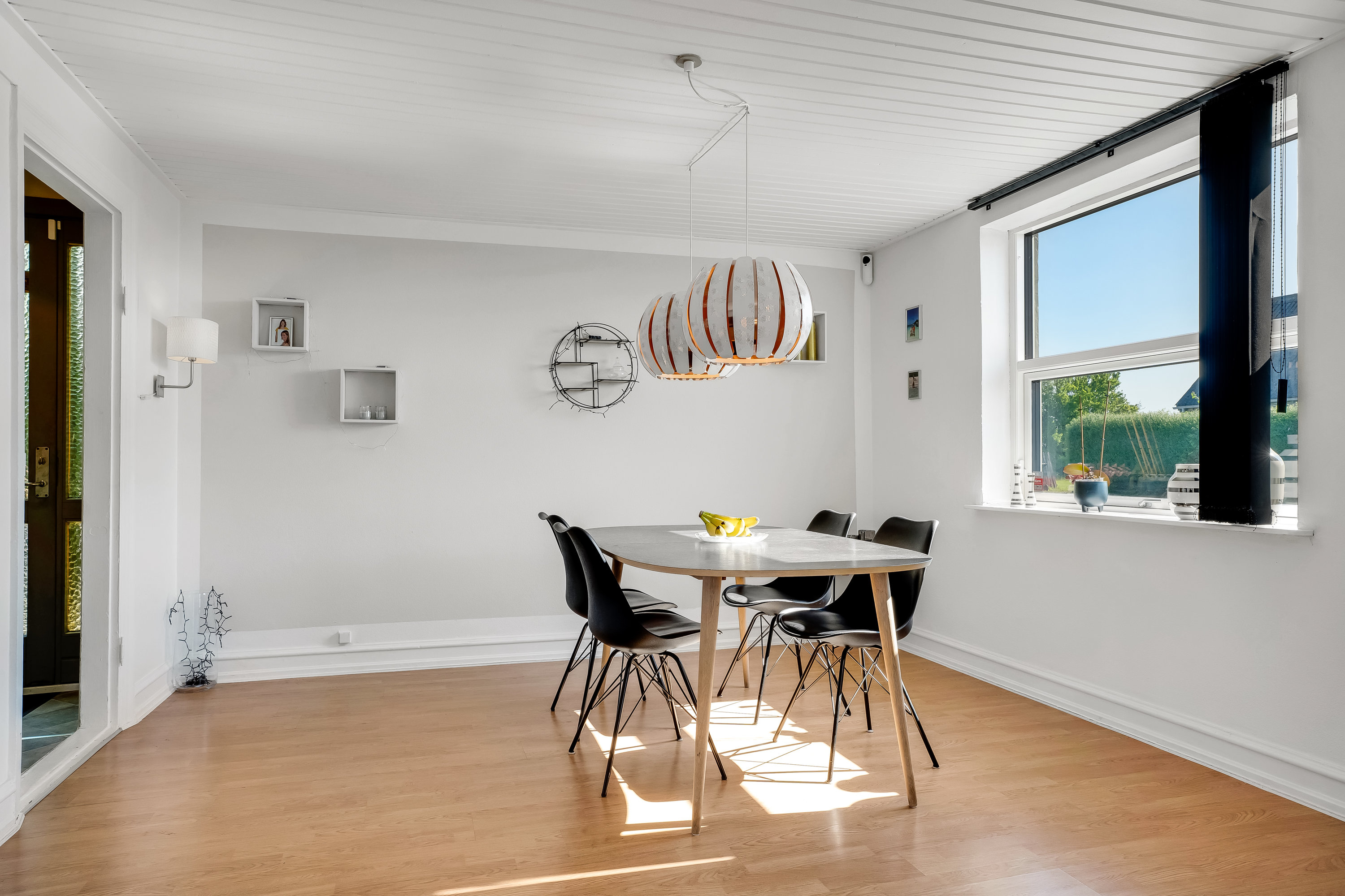 Fremhævet stue billede i fuldskærmstilstand. Billede af Nakskovvej 182, V Karleby, 4900 Nakskov