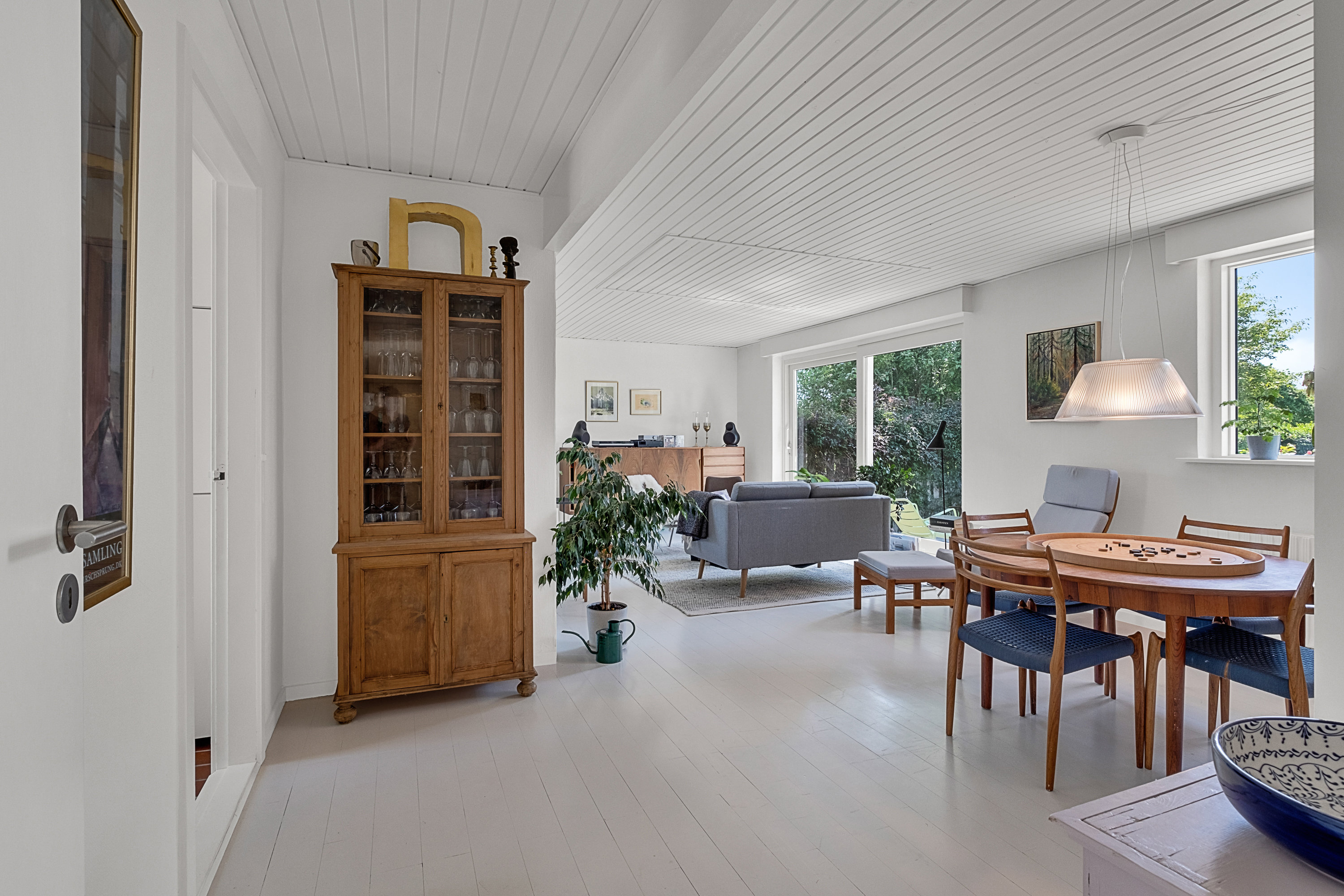 Fremhævet stue billede i fuldskærmstilstand. Billede af Rønnehaven 30, 8520 Lystrup