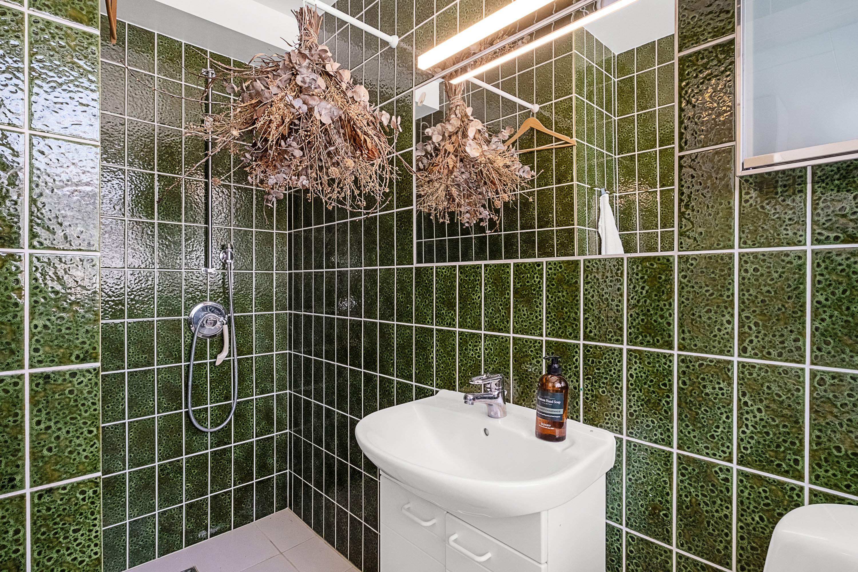 Fremhævet badeværelse billede i fuldskærmstilstand. Billede af Rønnehaven 30, 8520 Lystrup