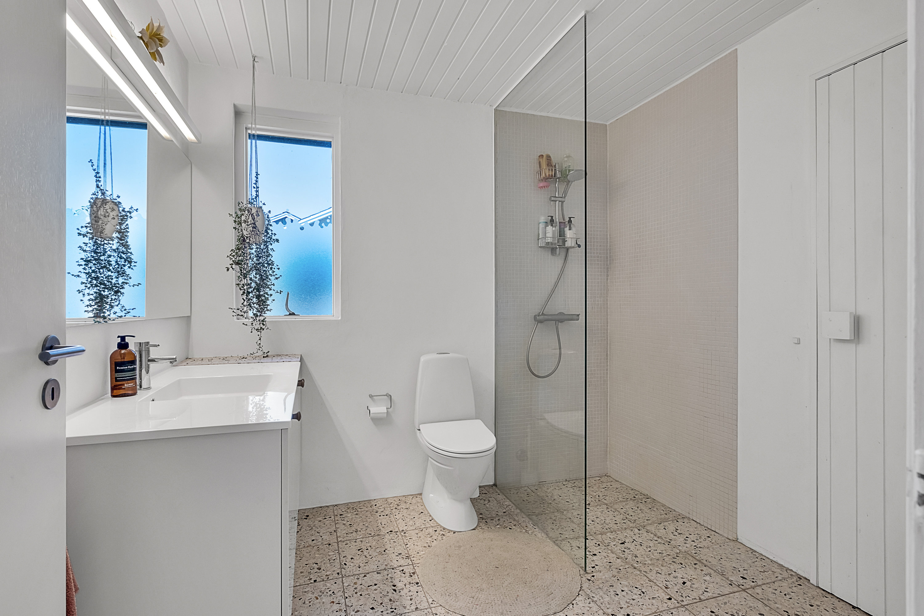 Fremhævet badeværelse billede i fuldskærmstilstand. Billede af Rønnehaven 30, 8520 Lystrup