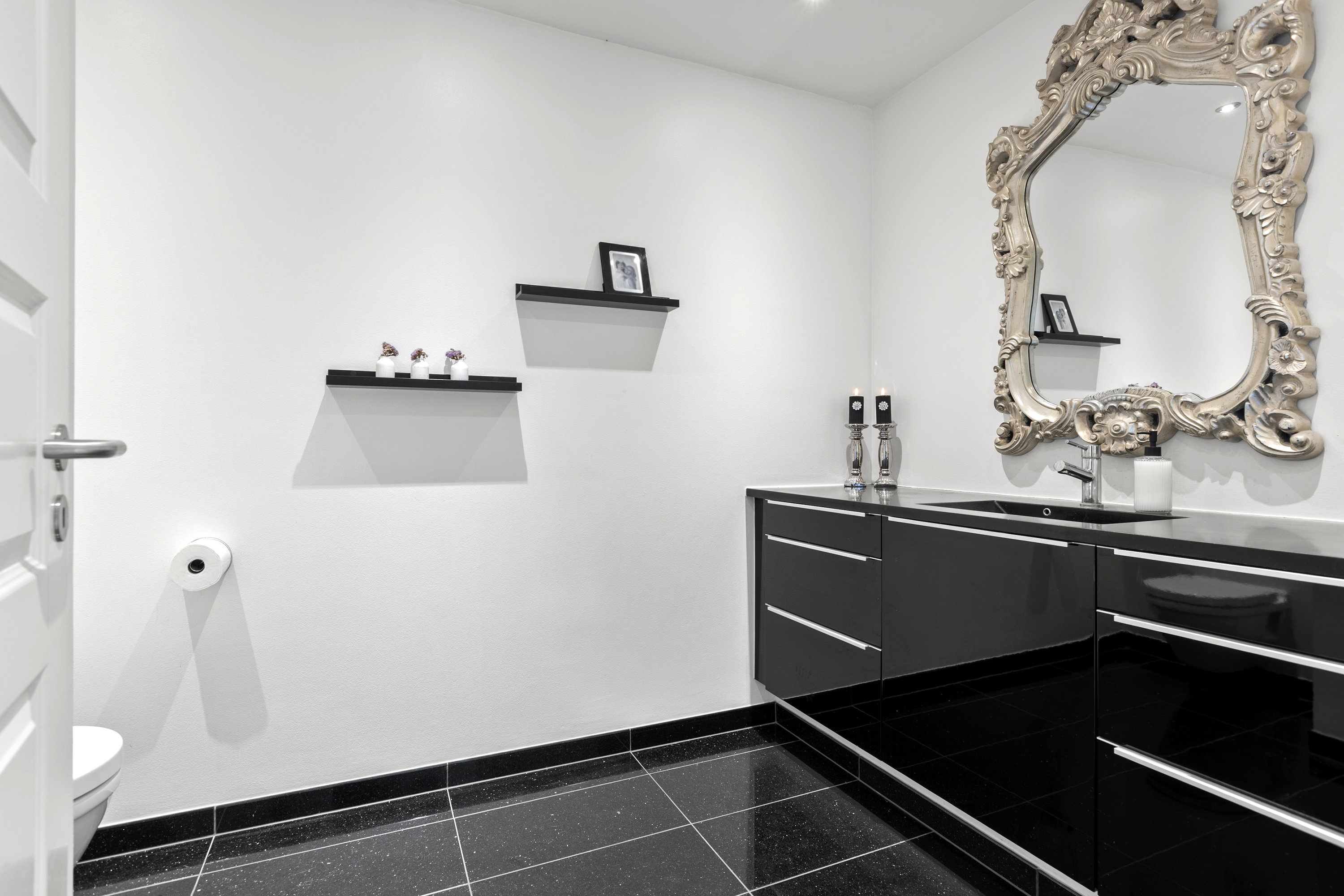 Fremhævet badeværelse billede i fuldskærmstilstand. Billede af Oehlenschlægersgade 15C, 4200 Slagelse