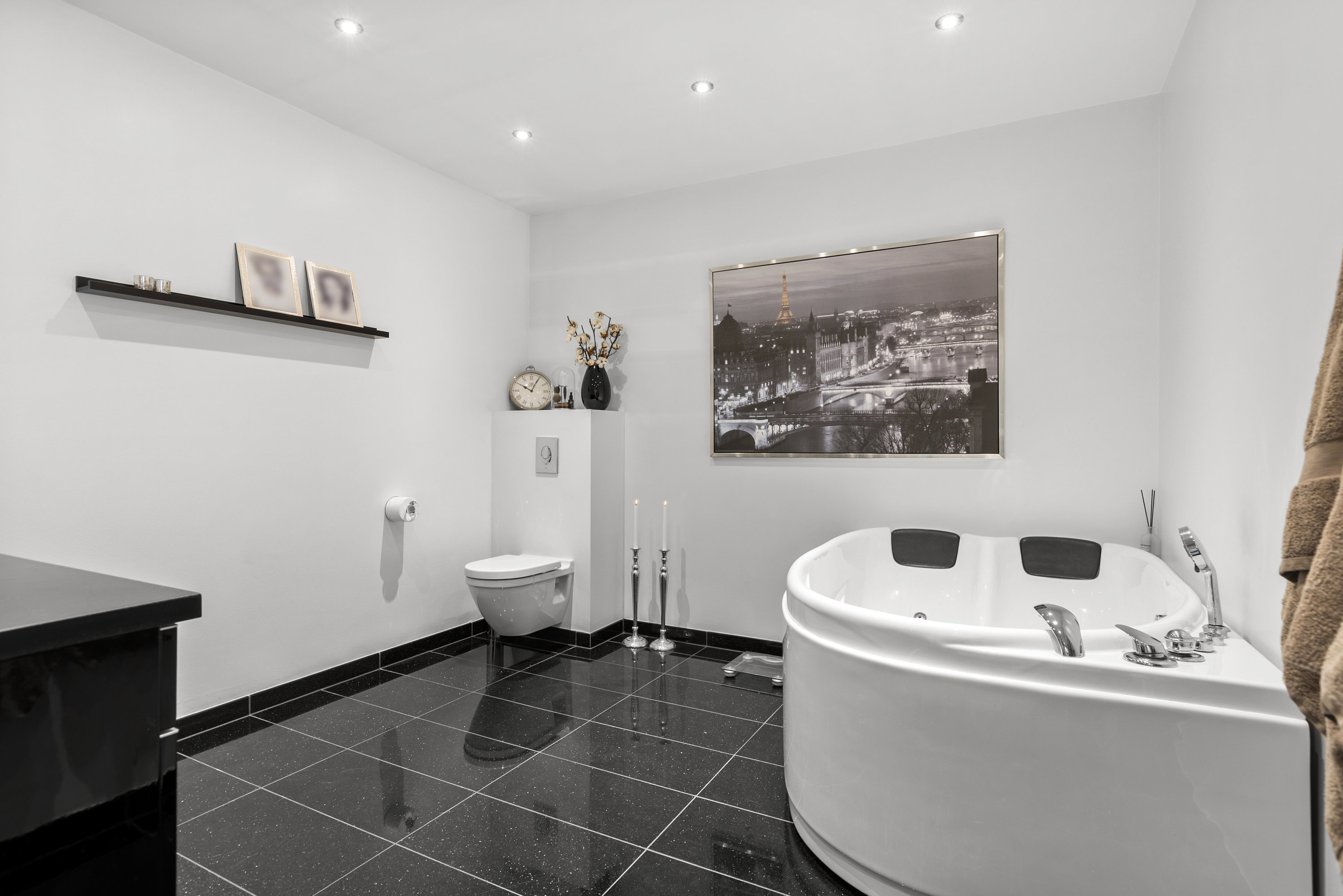 Fremhævet badeværelse billede i fuldskærmstilstand. Billede af Oehlenschlægersgade 15C, 4200 Slagelse