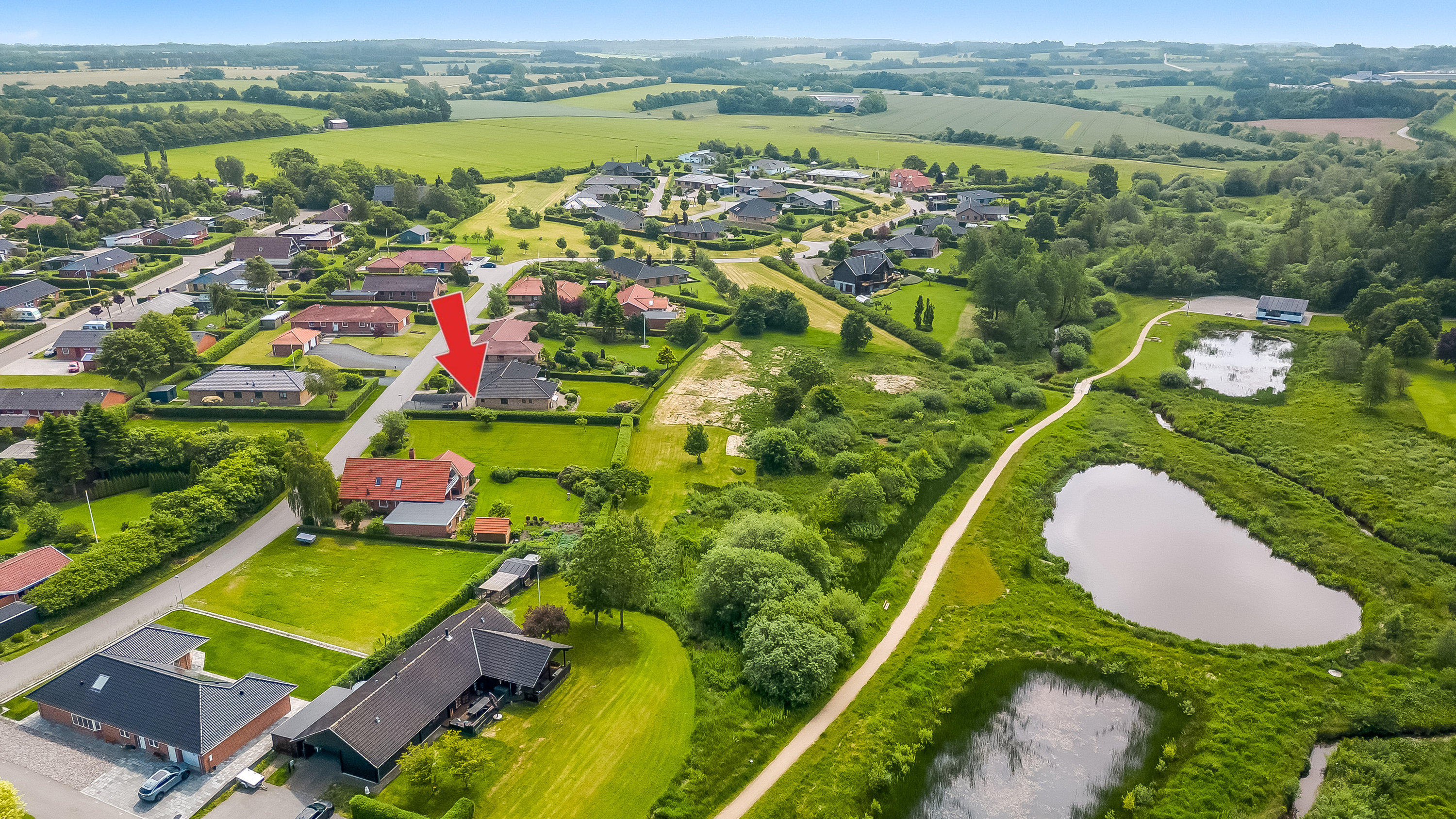 Fremhævet luftfoto billede i fuldskærmstilstand. Billede af Grønningen 16, 7550 Sørvad