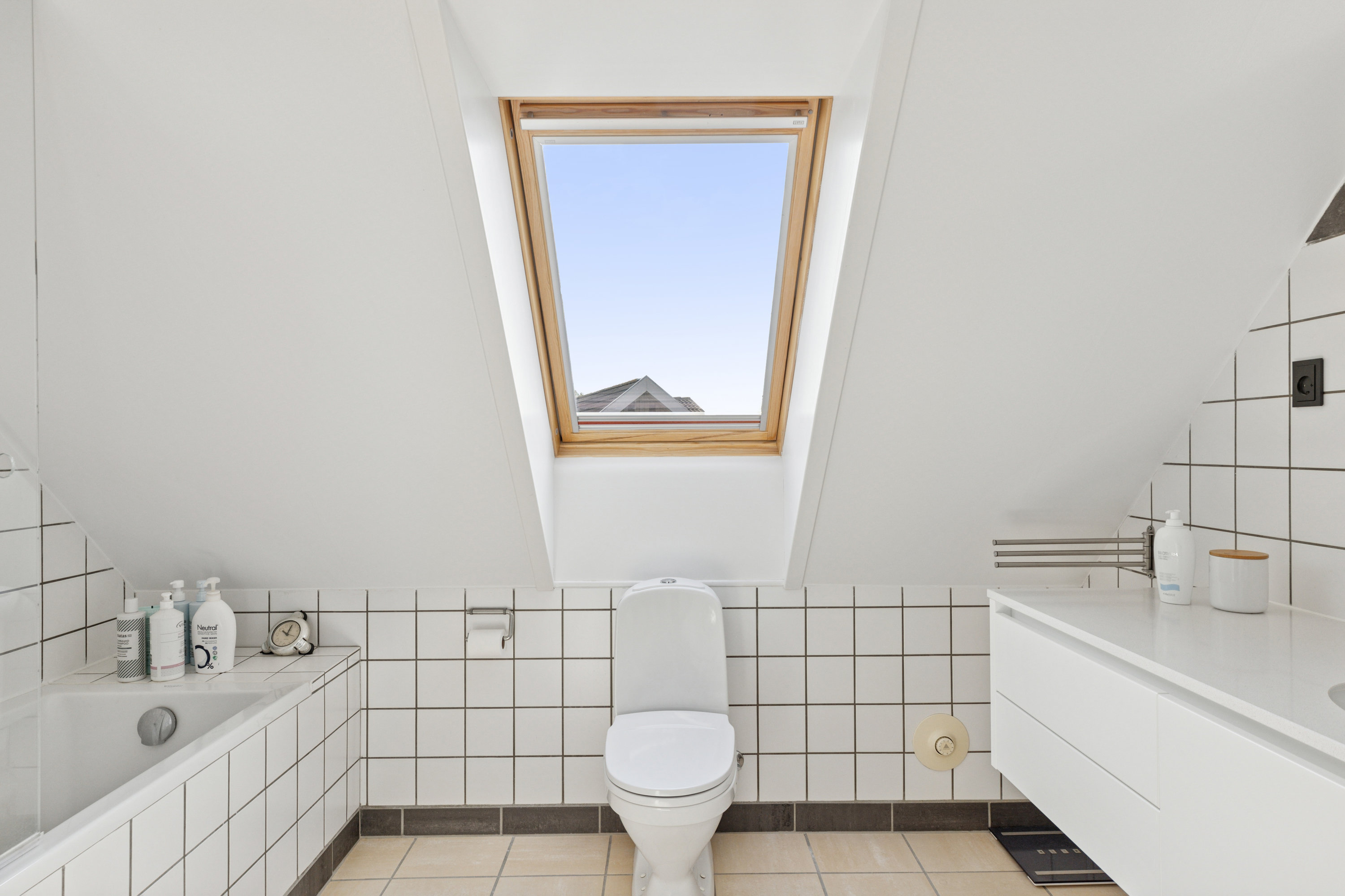 Fremhævet badeværelse billede i fuldskærmstilstand. Billede af Dyrehegnet 15, 6300 Gråsten