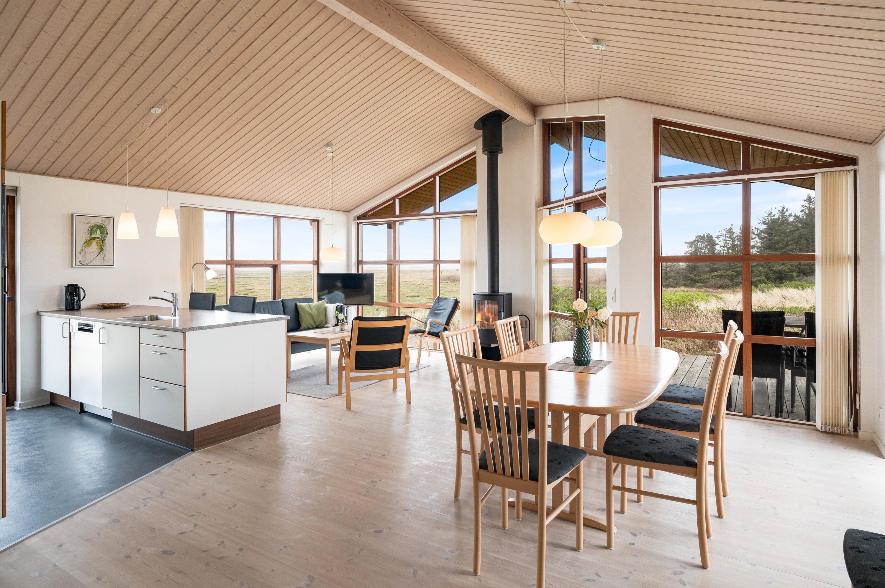 Fremhævet  billede i fuldskærmstilstand. Billede af Tornbjerrevej 10, Haurvig, 6960 Hvide Sande