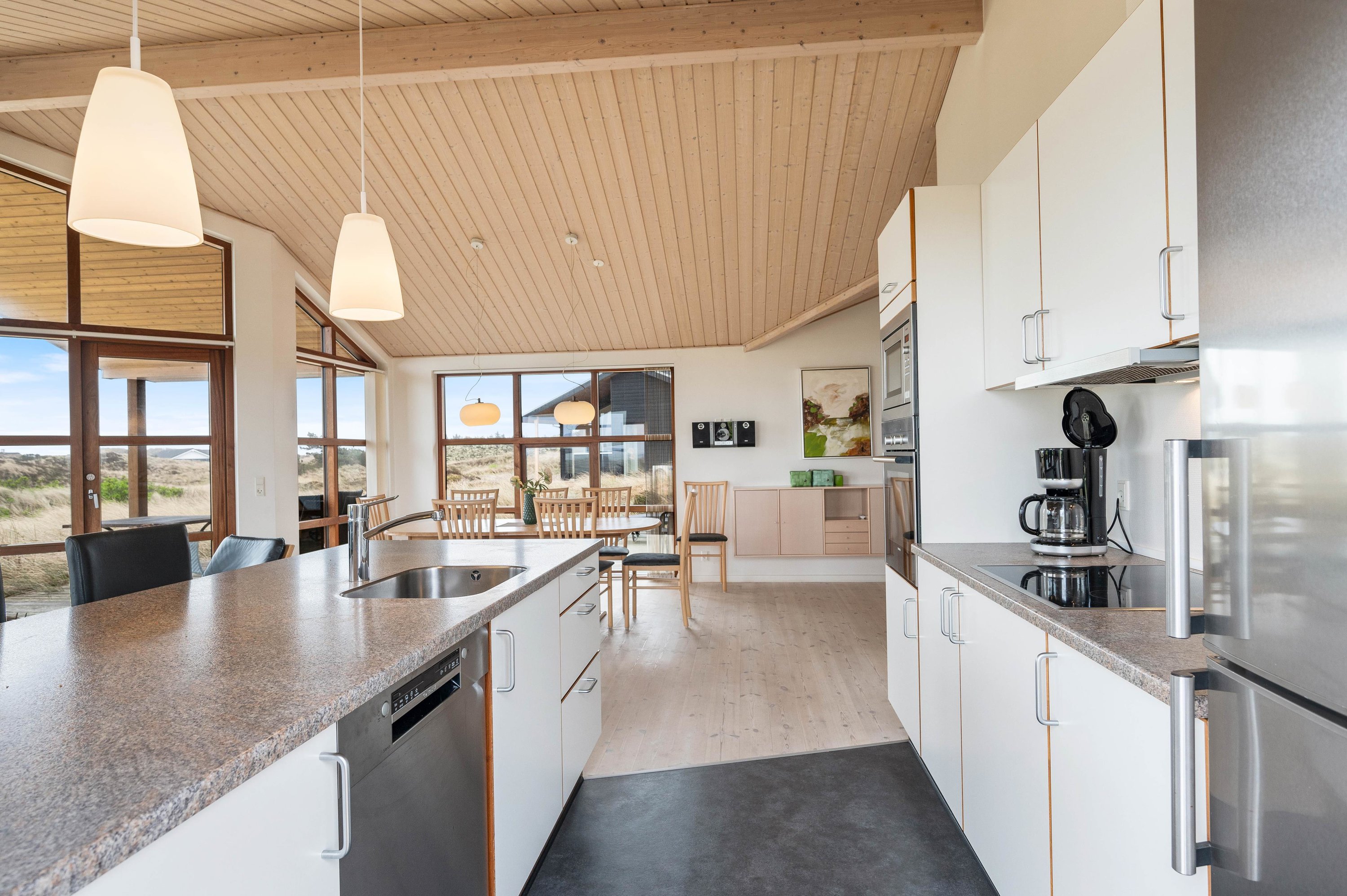 Fremhævet  billede i fuldskærmstilstand. Billede af Tornbjerrevej 10, Haurvig, 6960 Hvide Sande