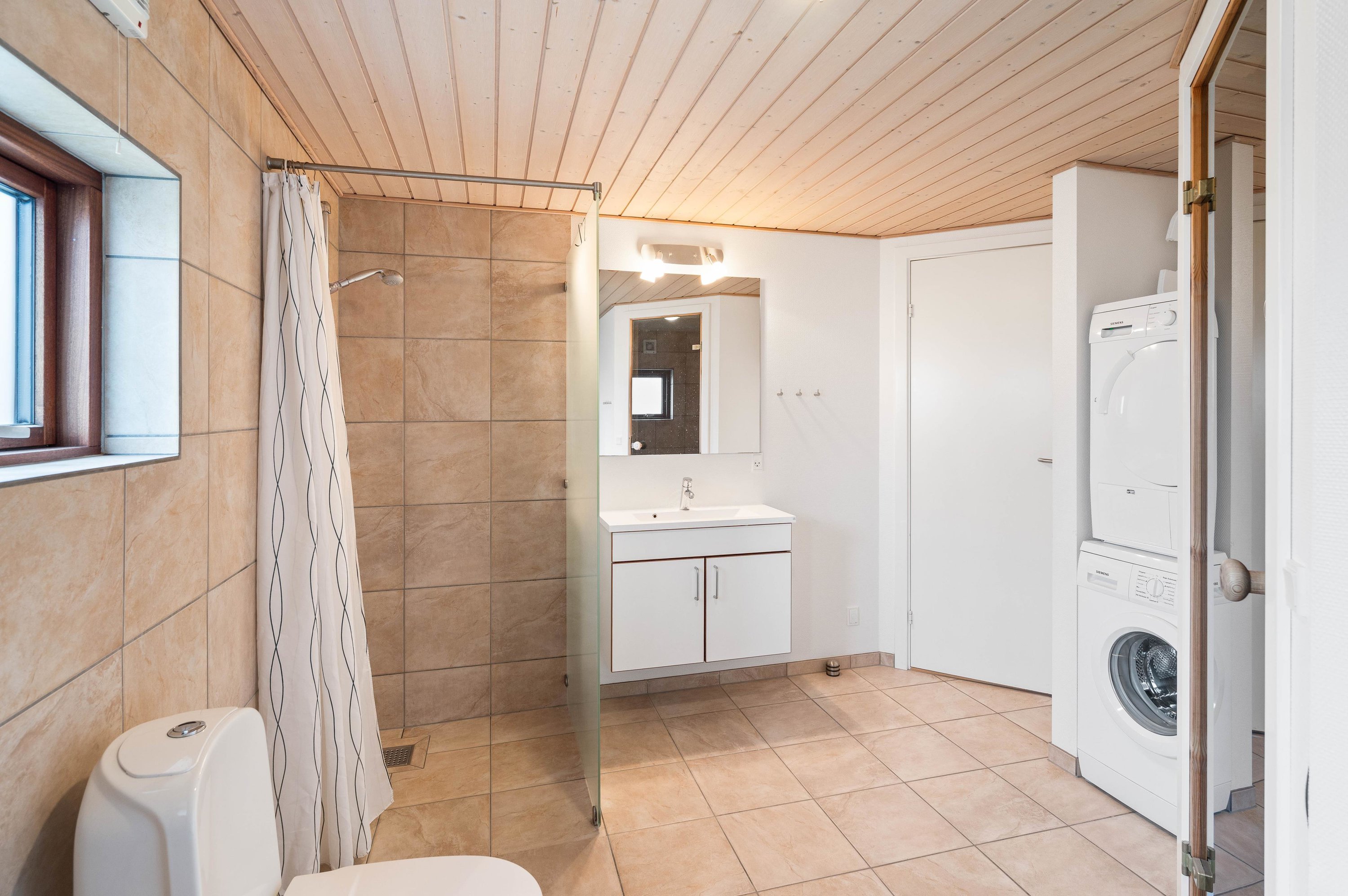 Fremhævet  billede i fuldskærmstilstand. Billede af Tornbjerrevej 10, Haurvig, 6960 Hvide Sande