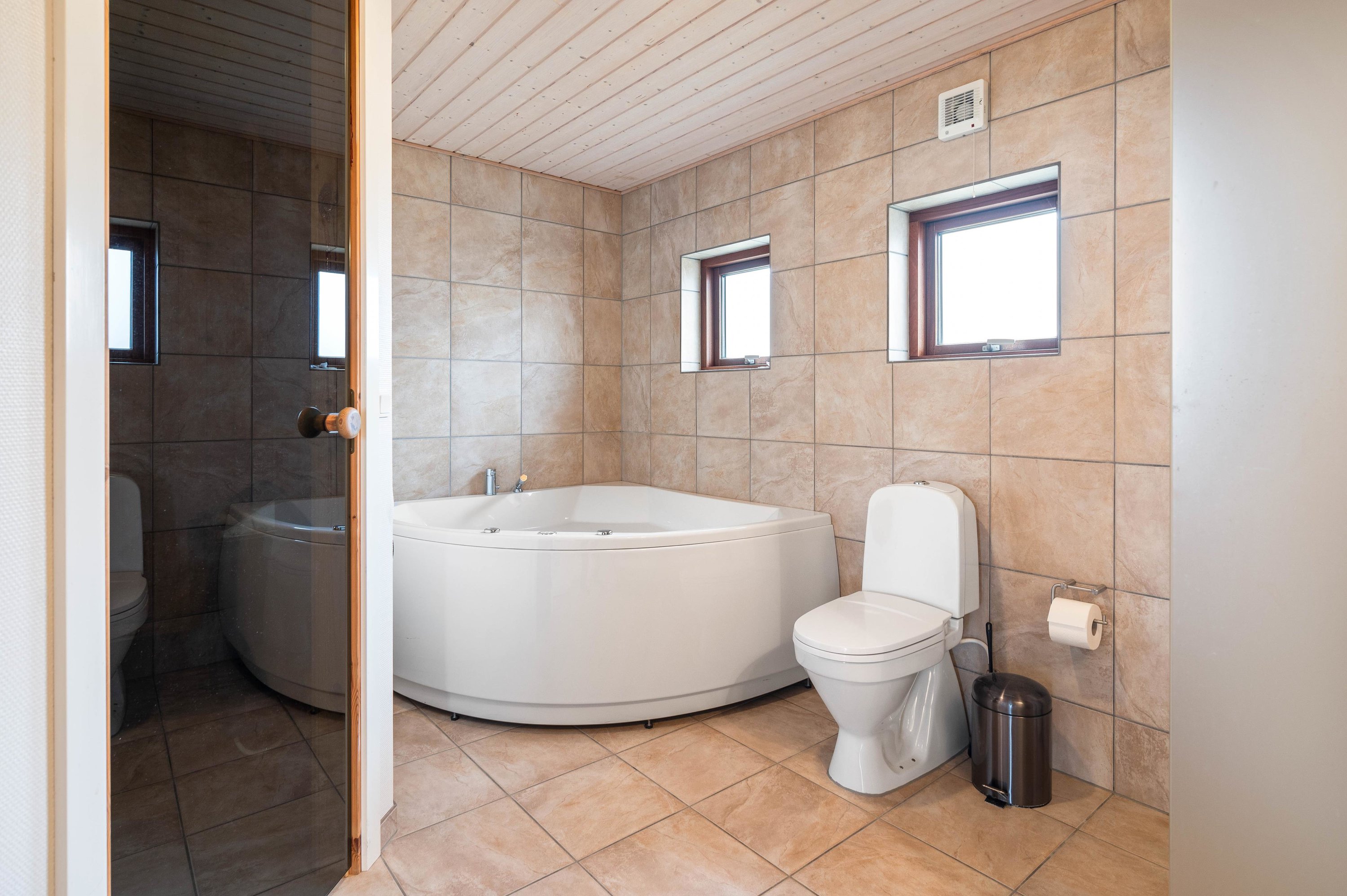 Fremhævet  billede i fuldskærmstilstand. Billede af Tornbjerrevej 10, Haurvig, 6960 Hvide Sande