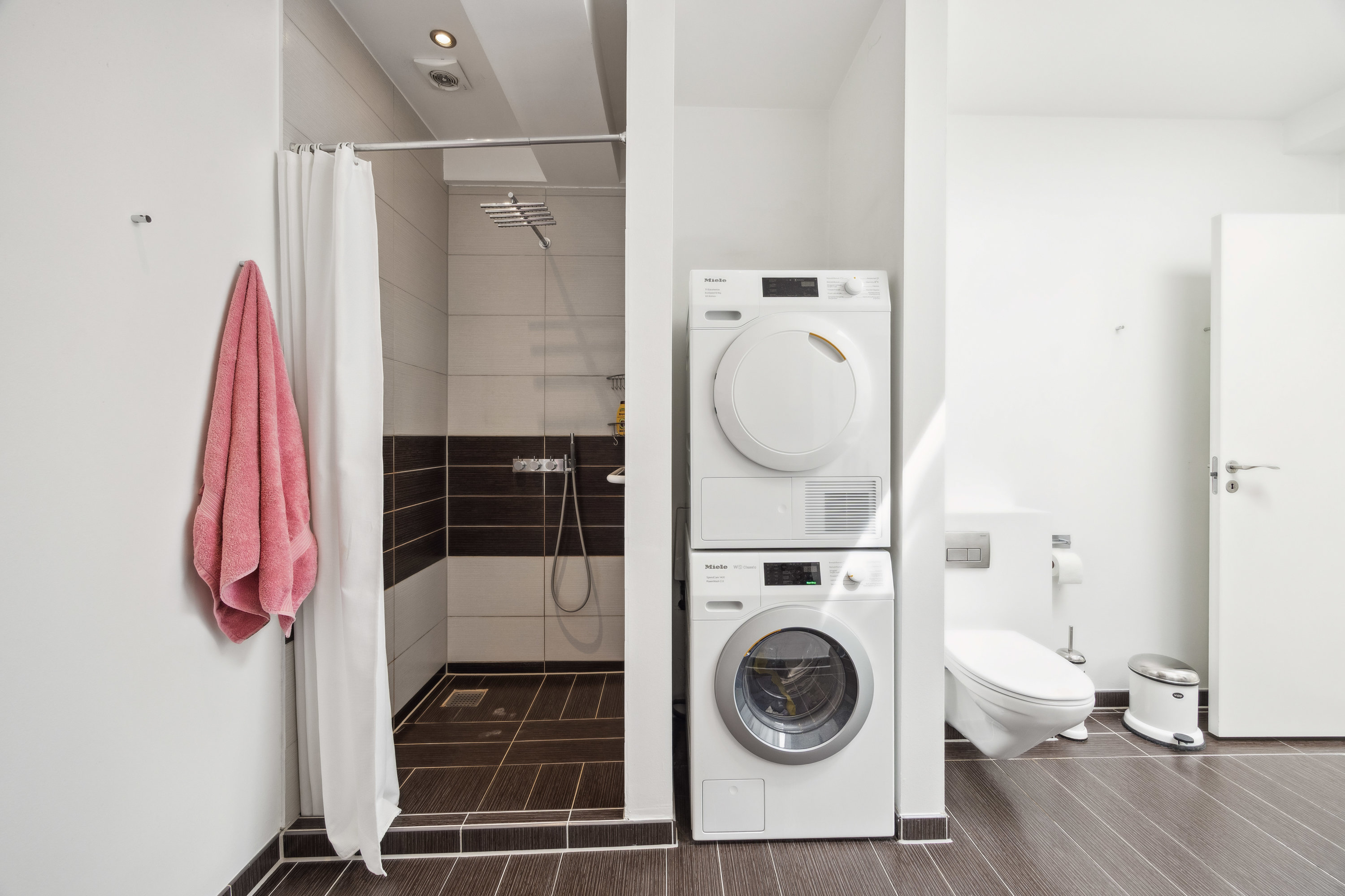 Fremhævet bad billede i fuldskærmstilstand. Billede af Gentoftegade 35, 2. 1., 2820 Gentofte