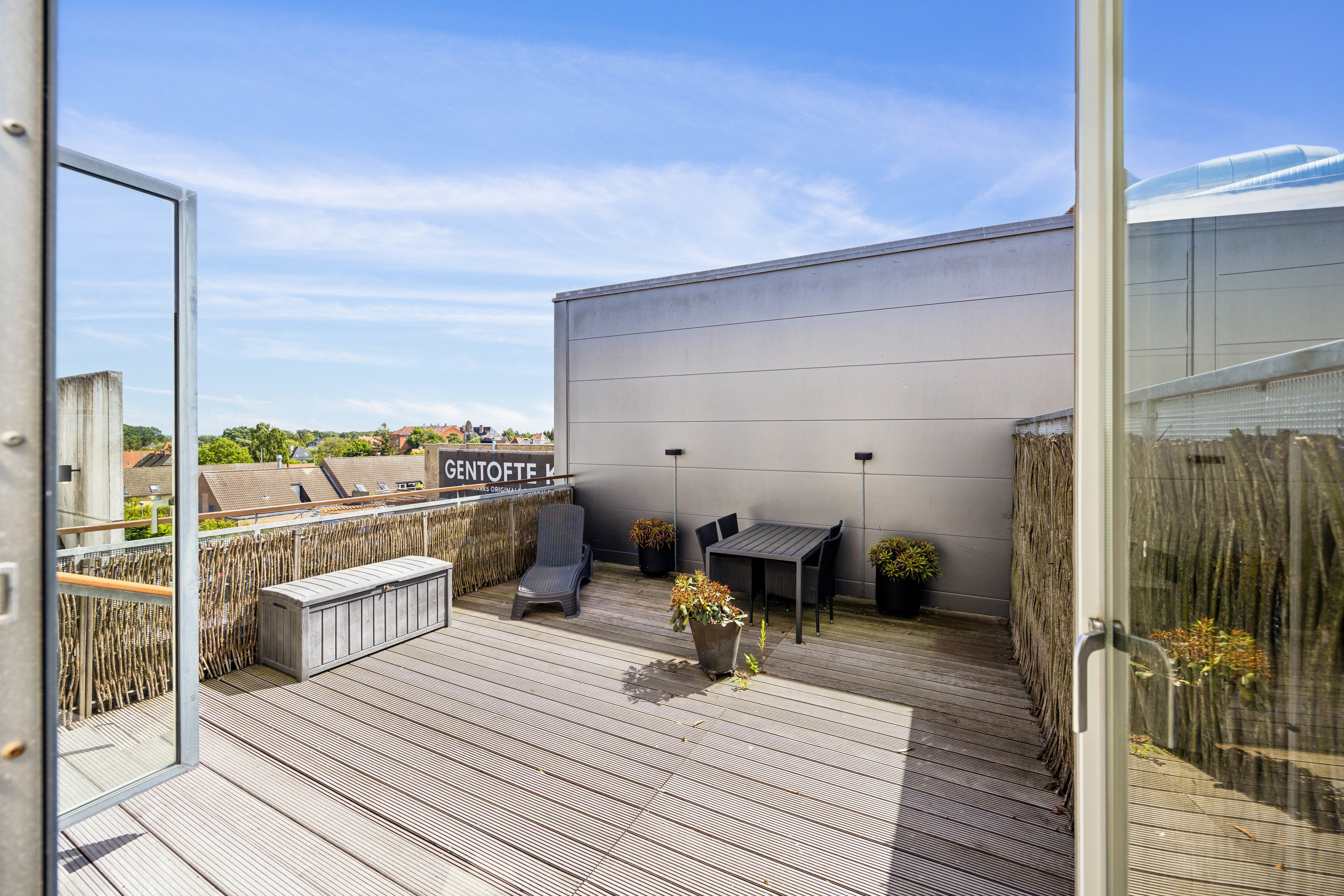 Fremhævet altan billede i fuldskærmstilstand. Billede af Gentoftegade 35, 2. 1., 2820 Gentofte