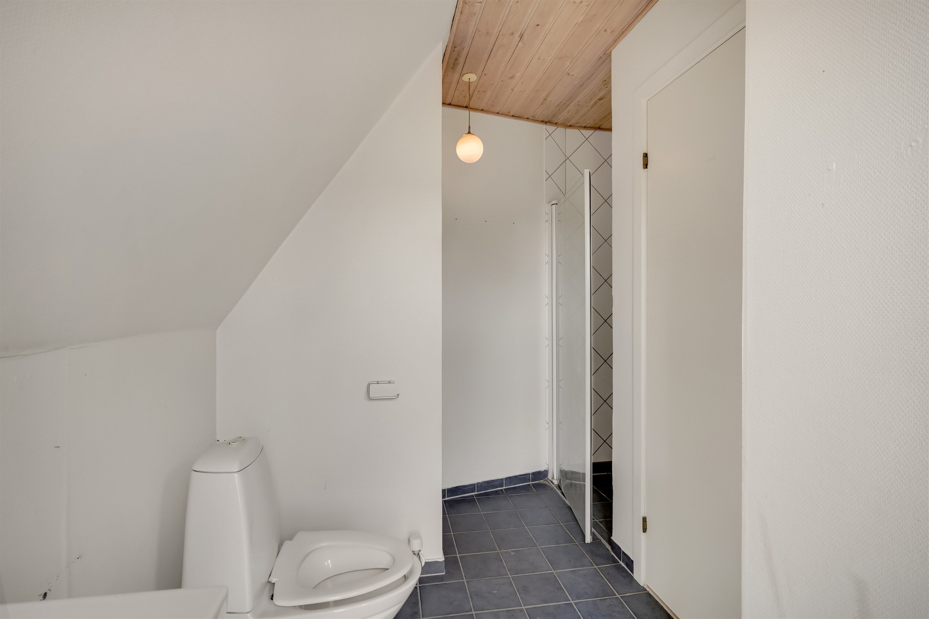 Fremhævet badeværelse billede i fuldskærmstilstand. Billede af Kirkegade 209A, 6700 Esbjerg