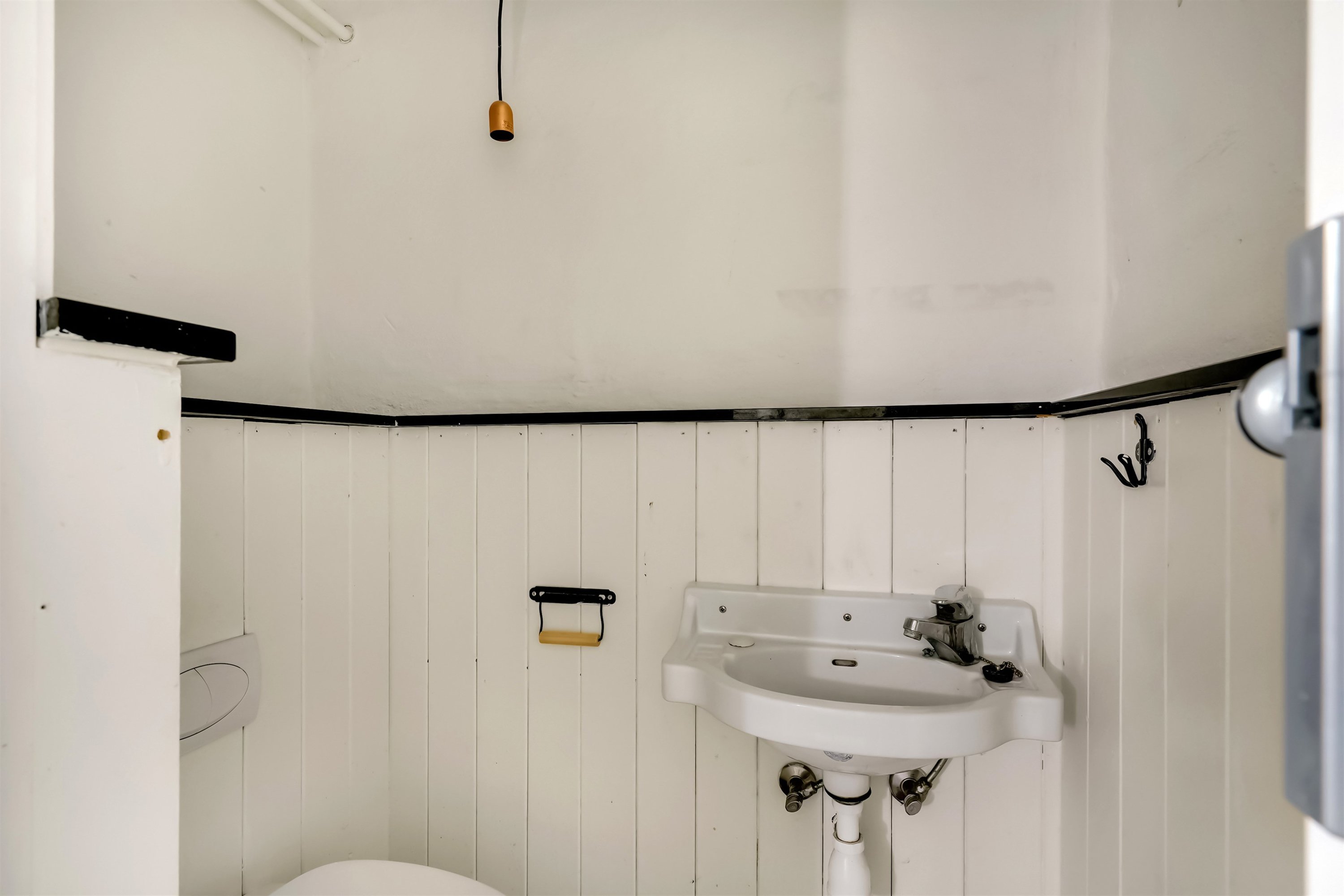 Fremhævet toilet billede i fuldskærmstilstand. Billede af Kirkegade 209A, 6700 Esbjerg