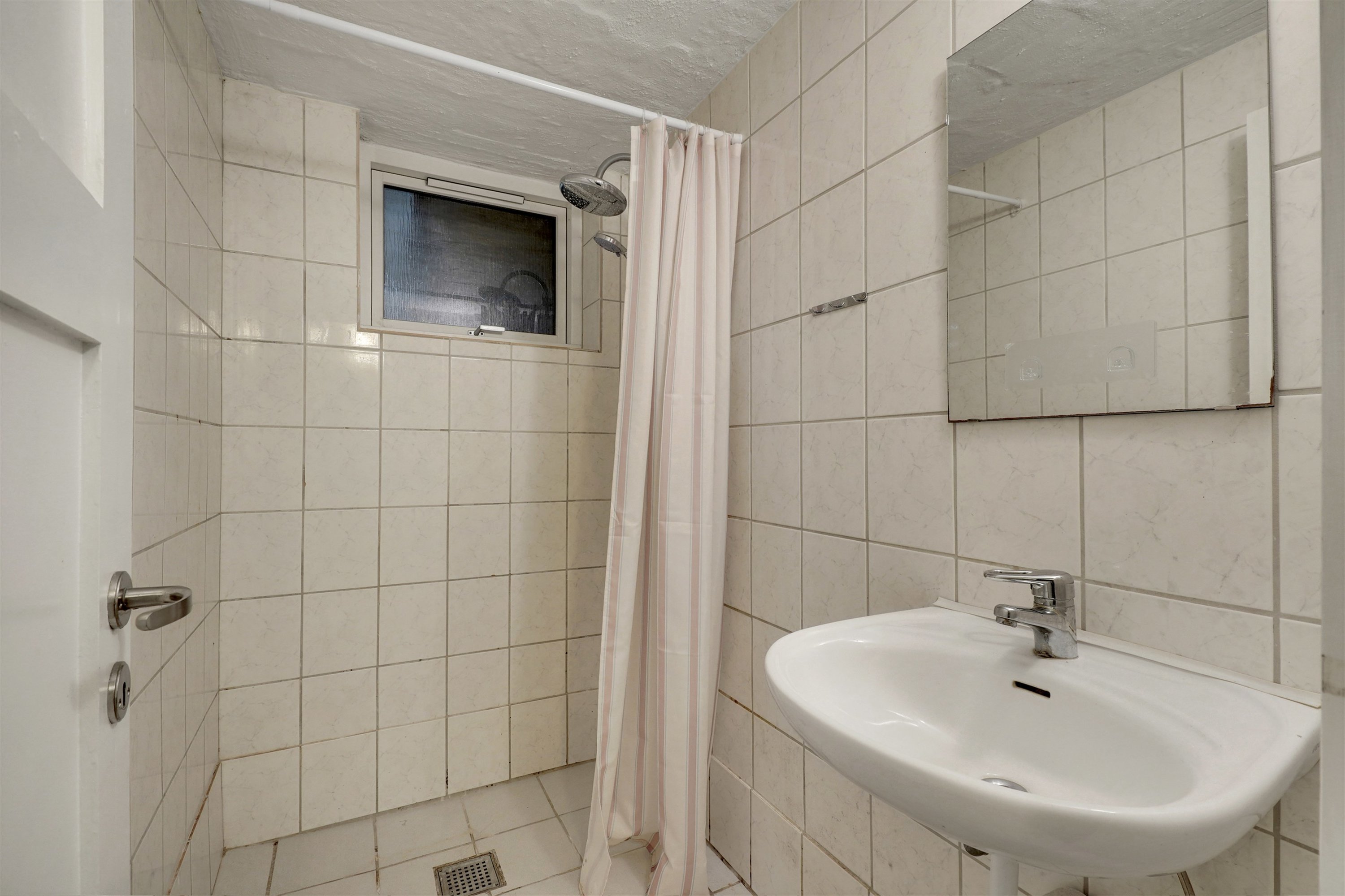 Fremhævet badeværelse billede i fuldskærmstilstand. Billede af Kirkegade 209A, 6700 Esbjerg