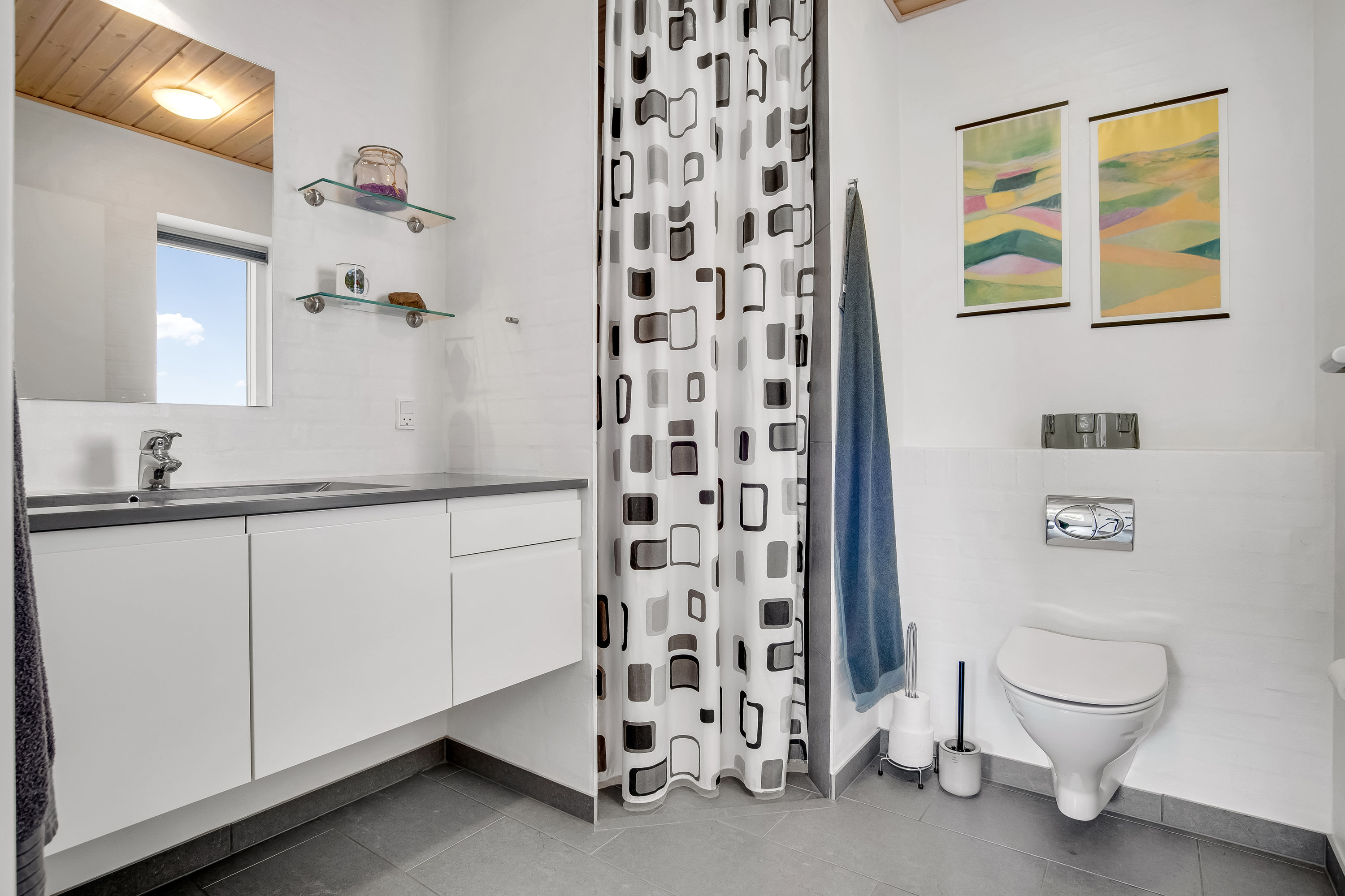 Fremhævet badeværelse billede i fuldskærmstilstand. Billede af Kjelding Høj 34, 7600 Struer