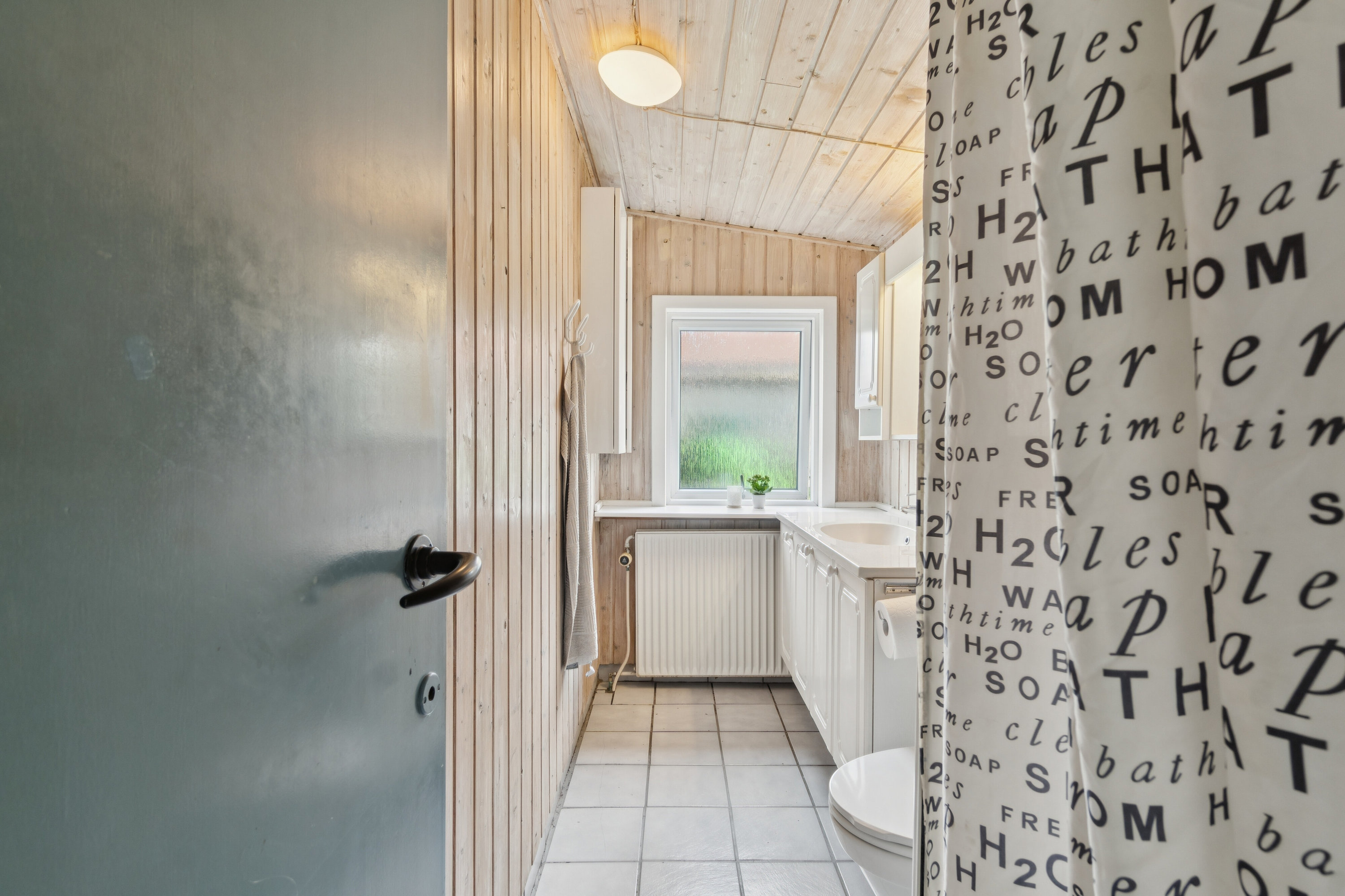 Fremhævet badeværelse billede i fuldskærmstilstand. Billede af Hovedgaden 57, 7752 Snedsted