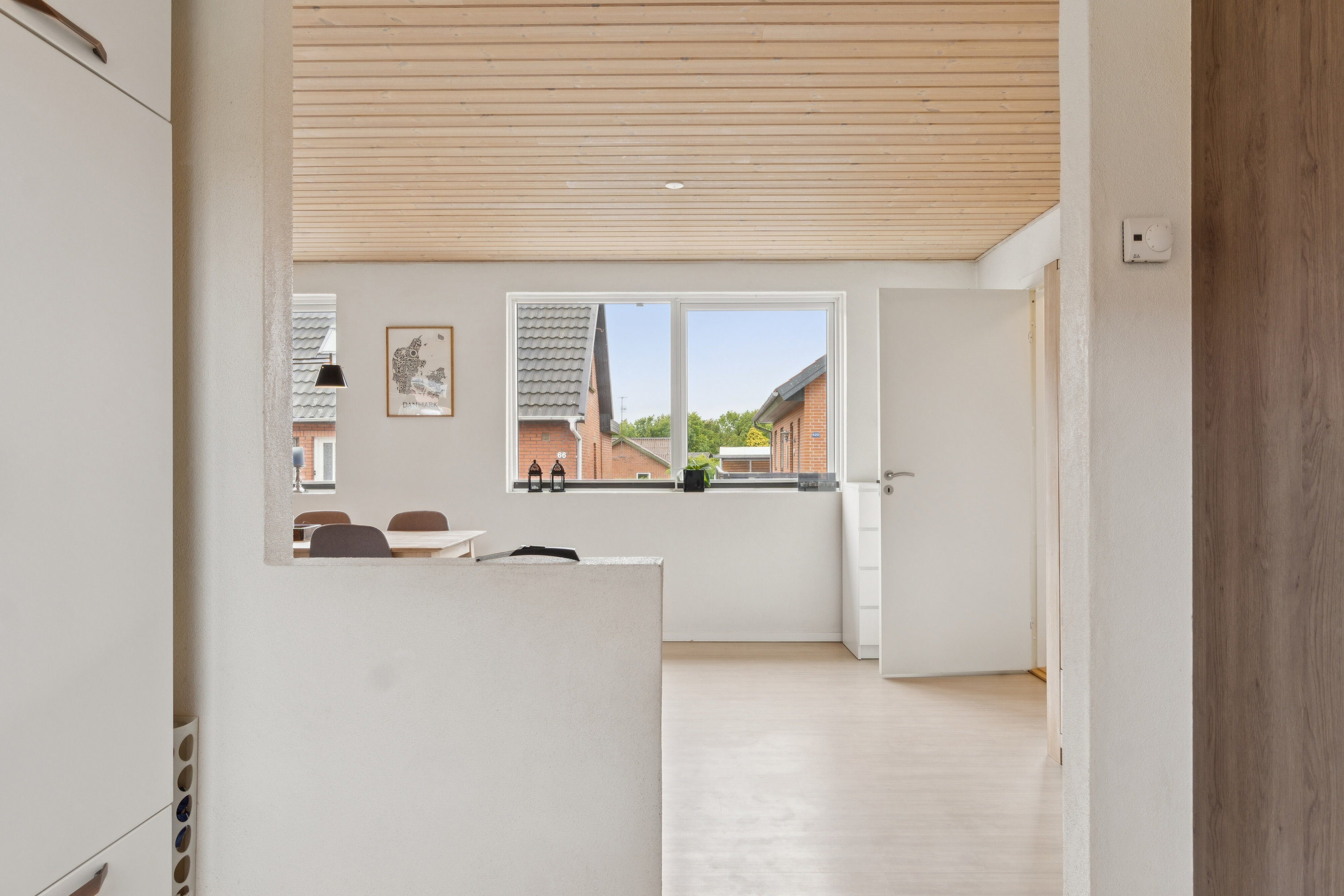 Fremhævet indendørs billede i fuldskærmstilstand. Billede af Hovedgaden 57, 7752 Snedsted